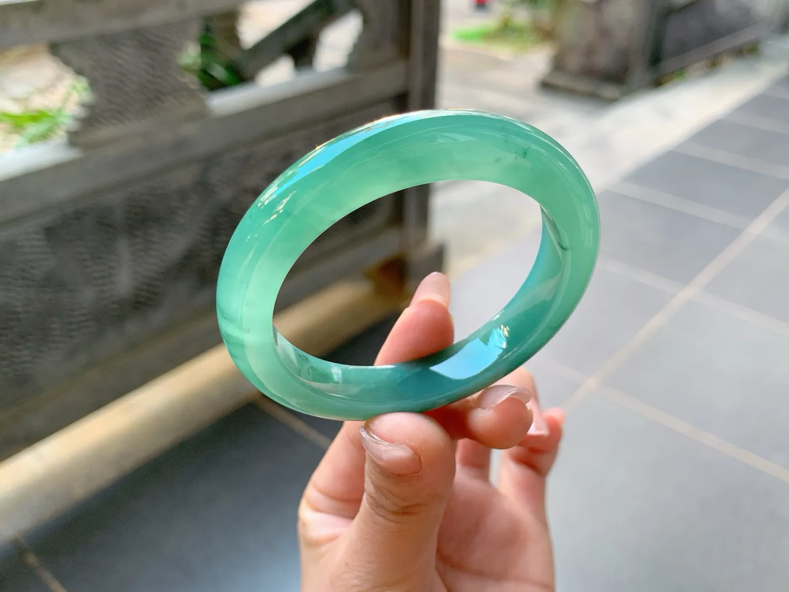 ｜52圈口
满色油青底，油润大方胶润透体，超级养眼，一眼万年的感觉，