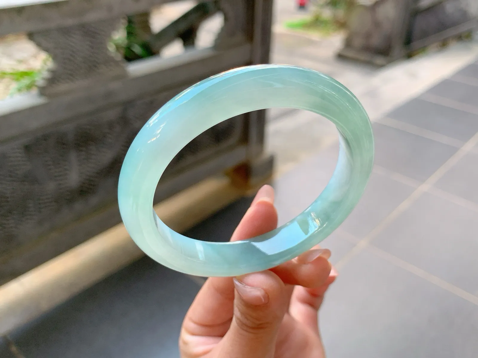 ｜61圈口
冰晴底，颜色清新淡雅，底妆冰润细腻种老胶润，小清新的风格