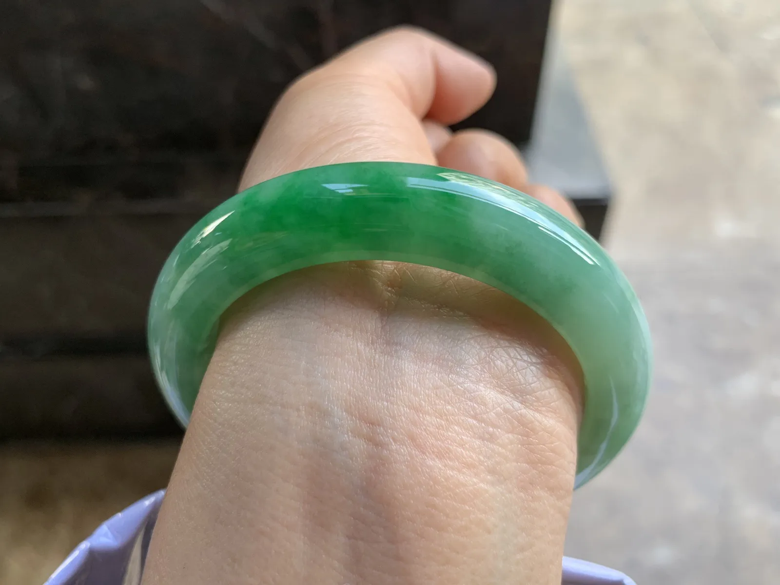 55-12.9-9.5mm
带色手镯 底子细腻 颜色辣绿