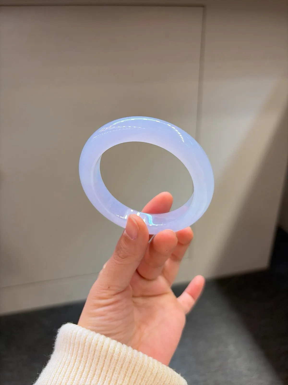 ｜55圈口
【冰粉春｜
冰粉春手镯
冰冰透透水润润
腕间桃花灼灼 清爽又温柔
规格【55.9/12.3/10.1】