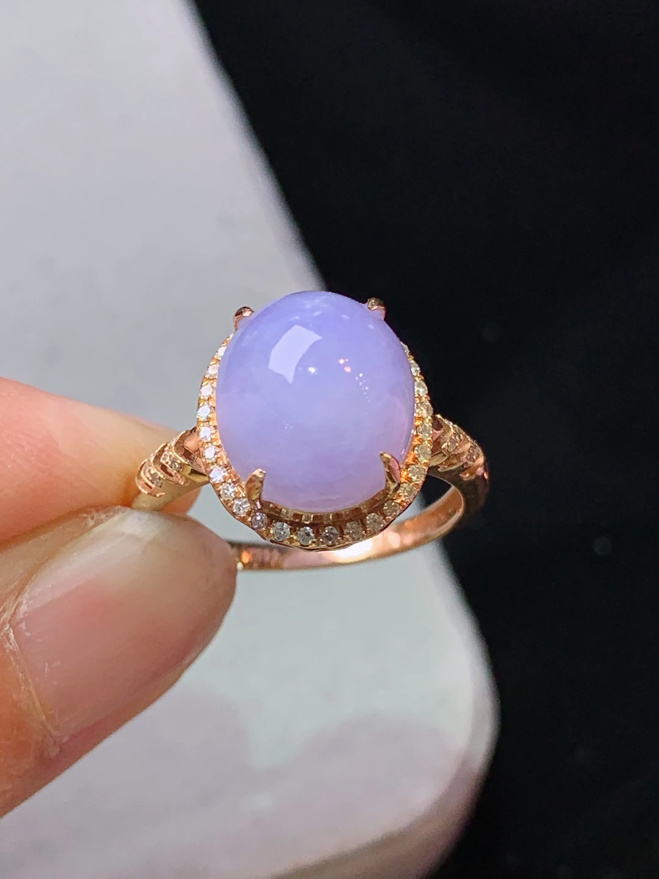 18k金钻镶嵌紫罗兰蛋面戒指 玉质细腻 色泽清新艳丽 圈口13 整体尺寸13.2*11.5*9.6