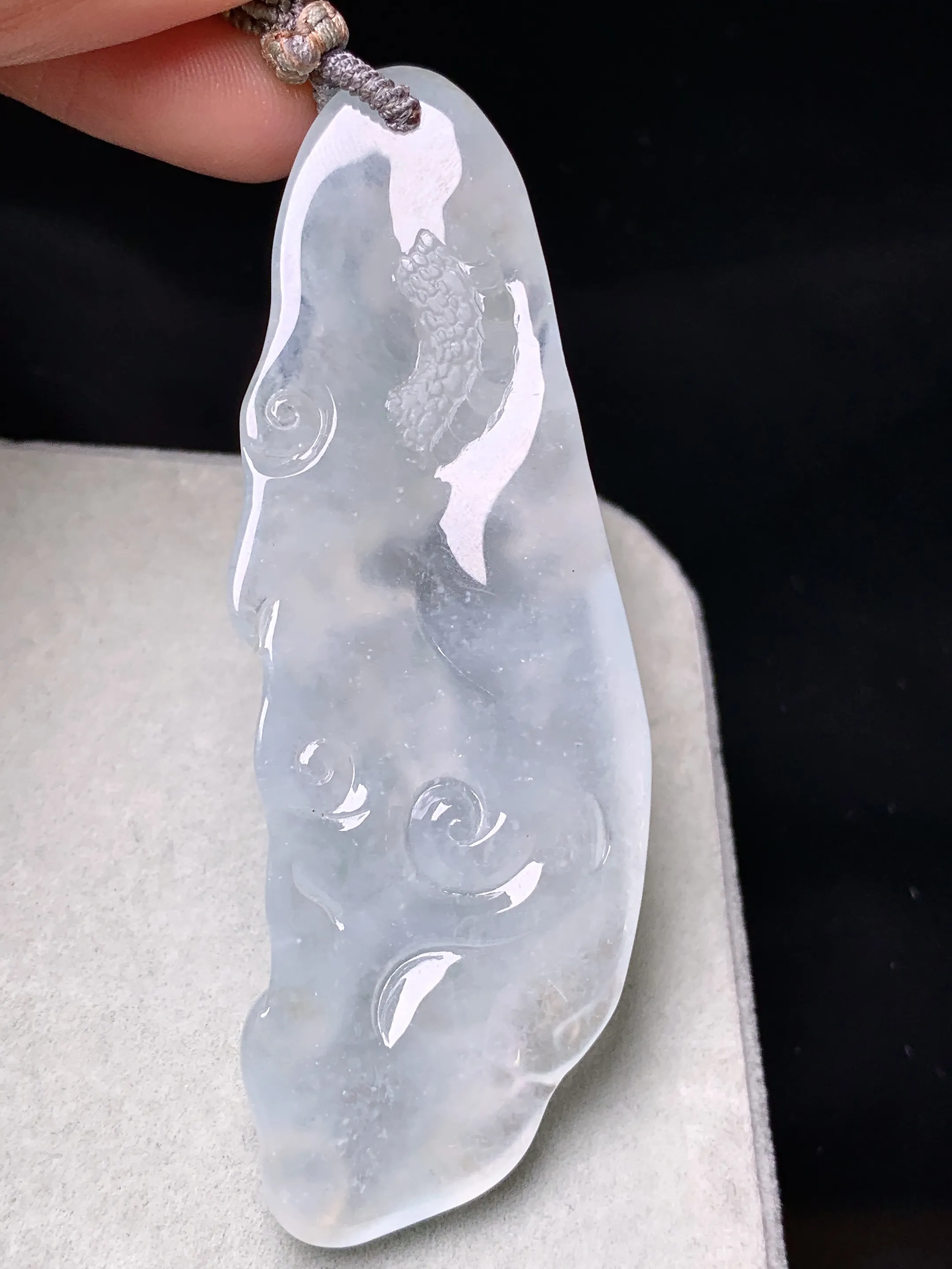 冰种龙牌吊坠 玉质细腻 色泽清新艳丽 整体尺寸70.3*24*9