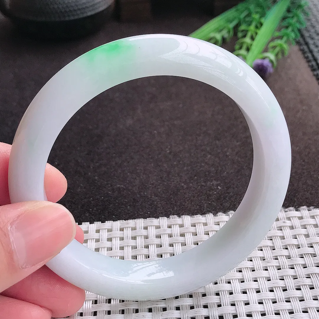 实拍A货翡翠60.5/11.8/9.2老坑精美冰润飘绿手镯宽边翡翠玉镯女款