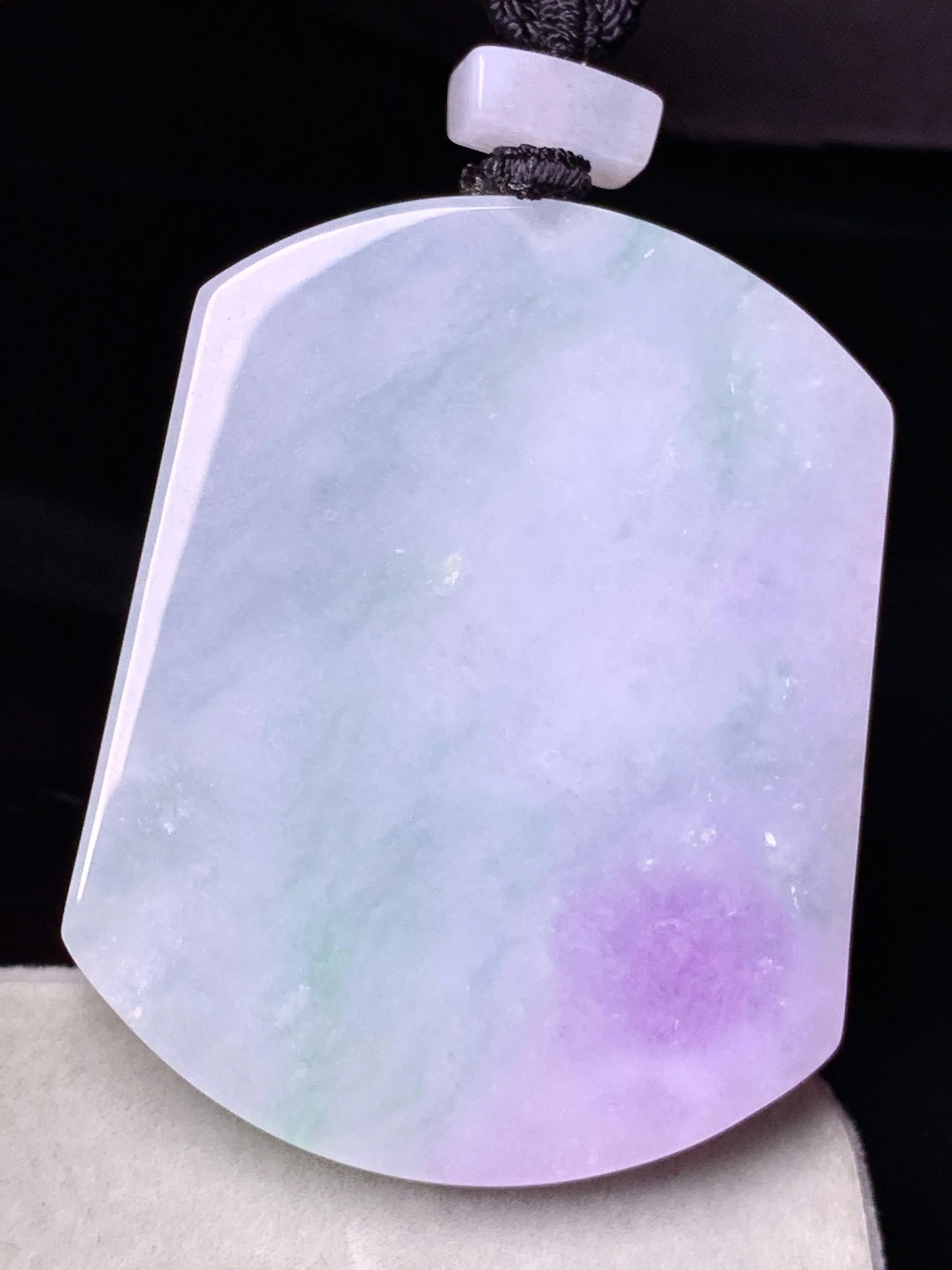 飘绿无事牌吊坠 玉质细腻 色泽清新艳丽 整体尺寸53.5*42*5.5