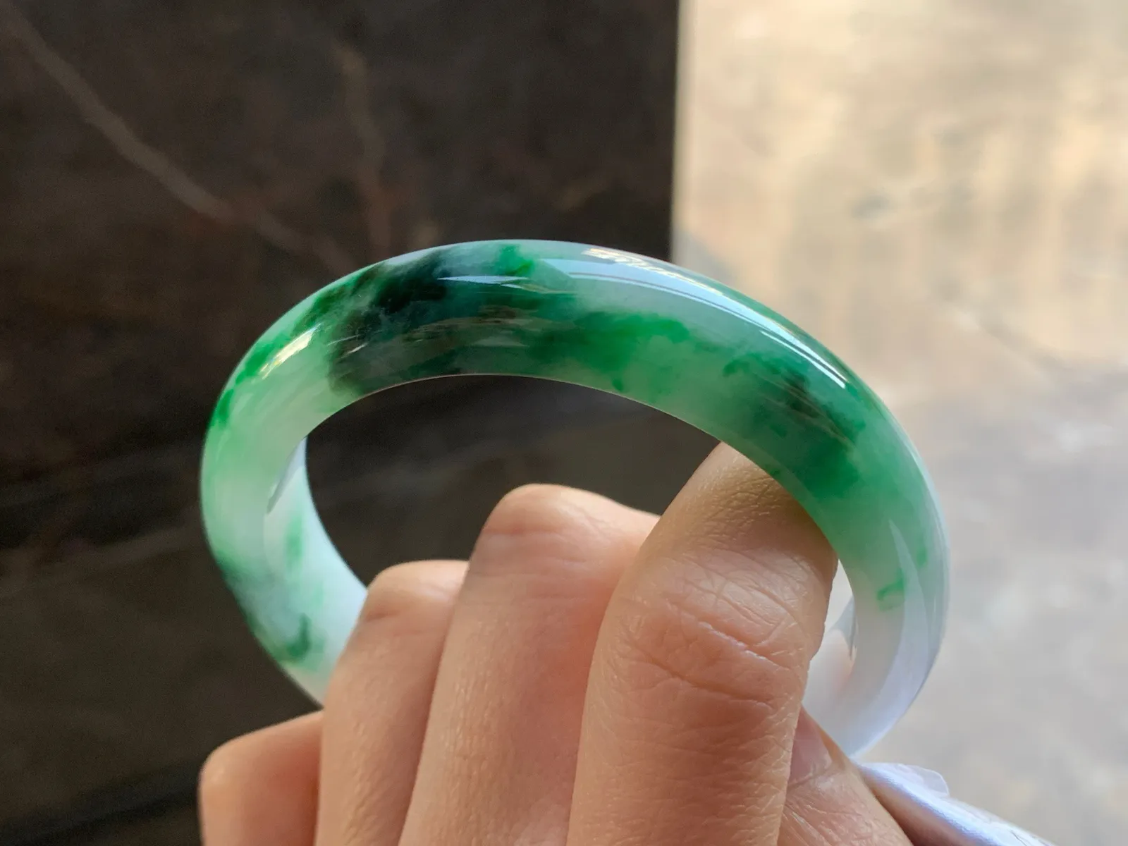 57-13.2-8.3

浓绿色手镯^_^鲜艳 玉质细腻