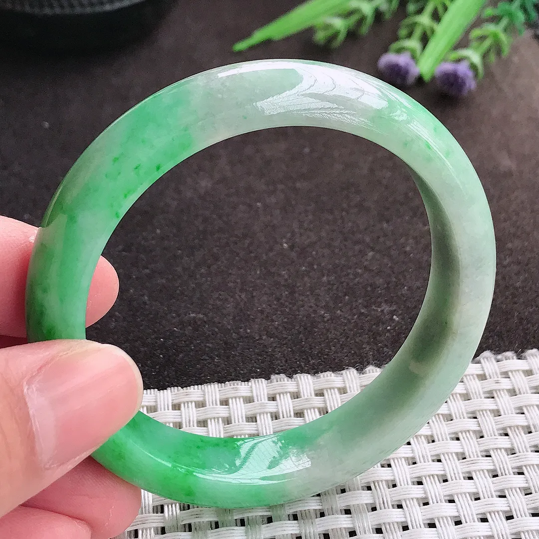 实拍A货翡翠54.5/12.5/7.8老坑精美温润飘阳绿手镯宽边翡翠玉镯女款