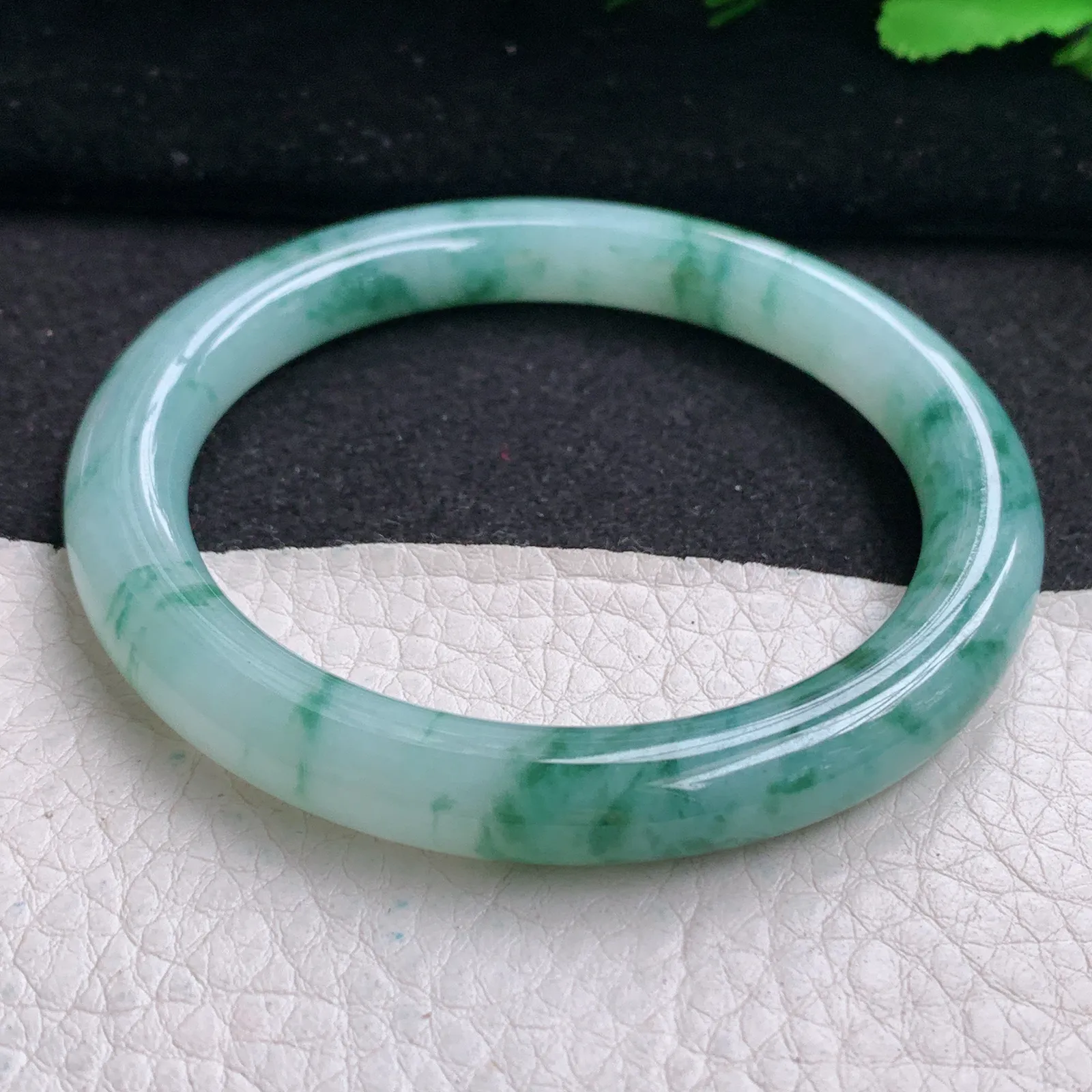 p实拍56*8.5*9美人镯 缅甸翡翠精美冰飘花圆条玉手镯 玉手环