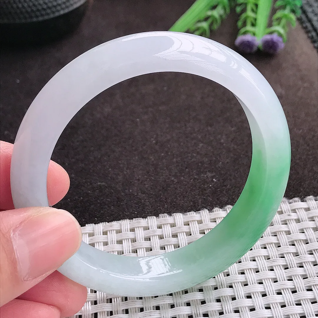 实拍A货翡翠55/12/8.1老坑冰胶水灵冰晴甜绿手镯宽边翡翠玉镯女款