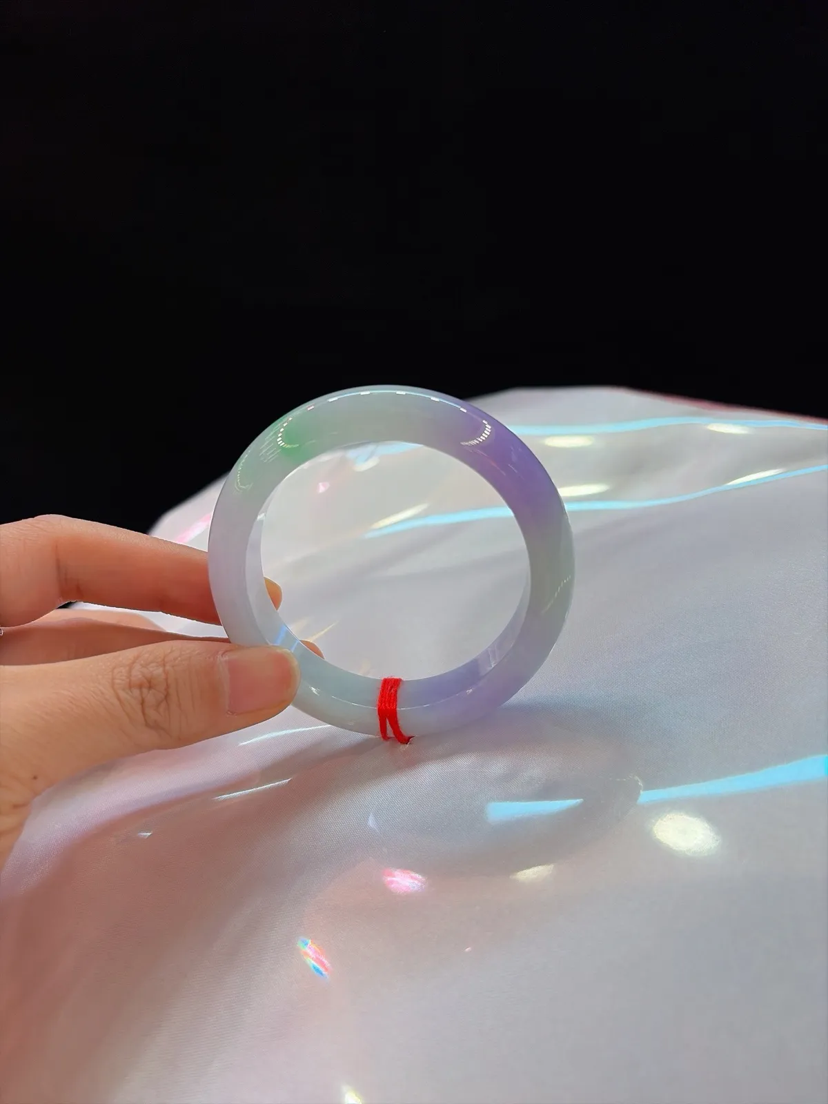 ｜51圈口
【浓春彩·娇艳款】
“春彩浓艳锁清辉，底妆细腻见真章，小圈口的心动之选”
——艳而不妖，自成格调。
规格【51/13/8.2】