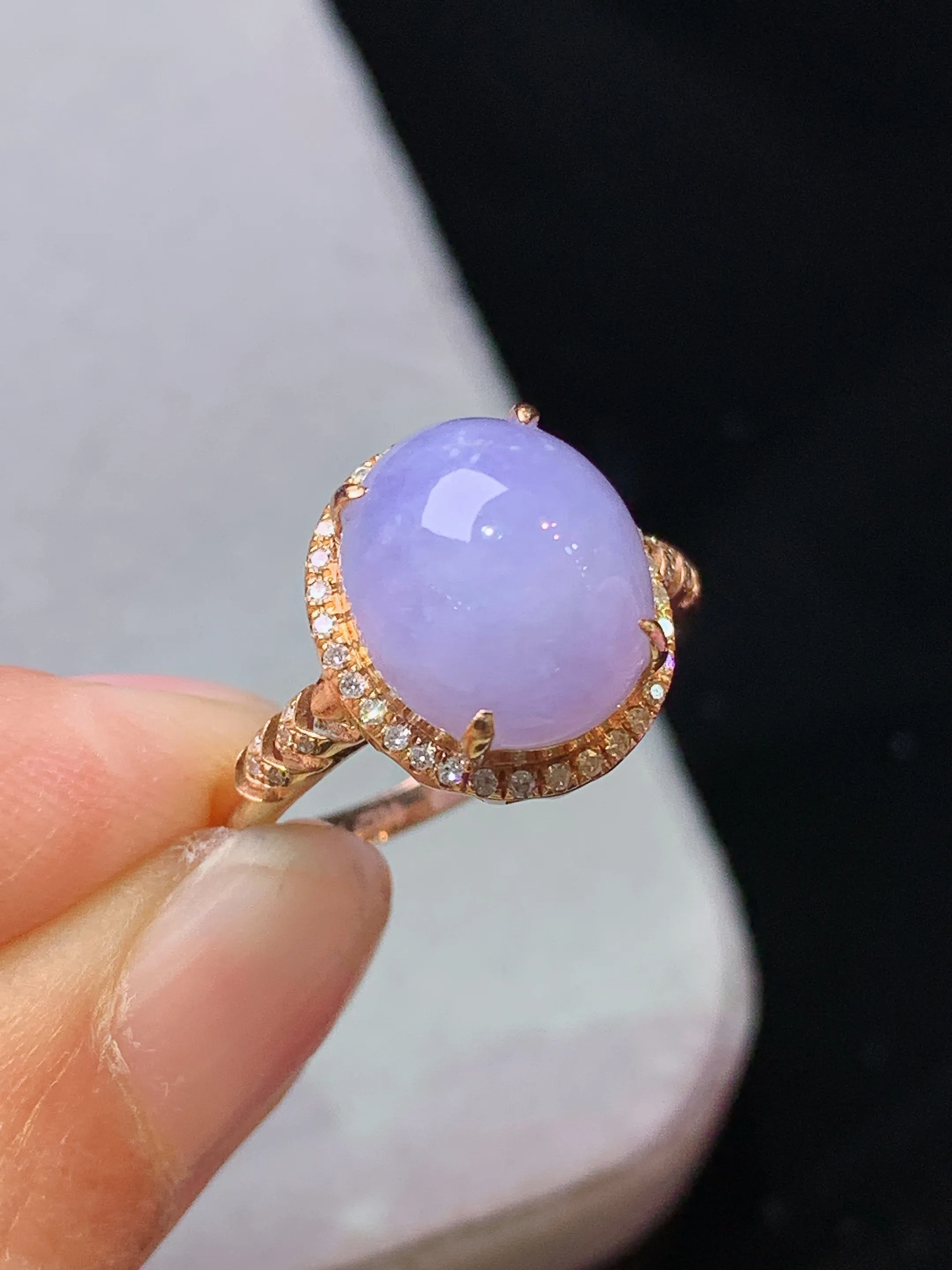 18k金钻镶嵌紫罗兰蛋面戒指 玉质细腻 色泽清新艳丽 圈口13 整体尺寸13.2*11.5*9.6