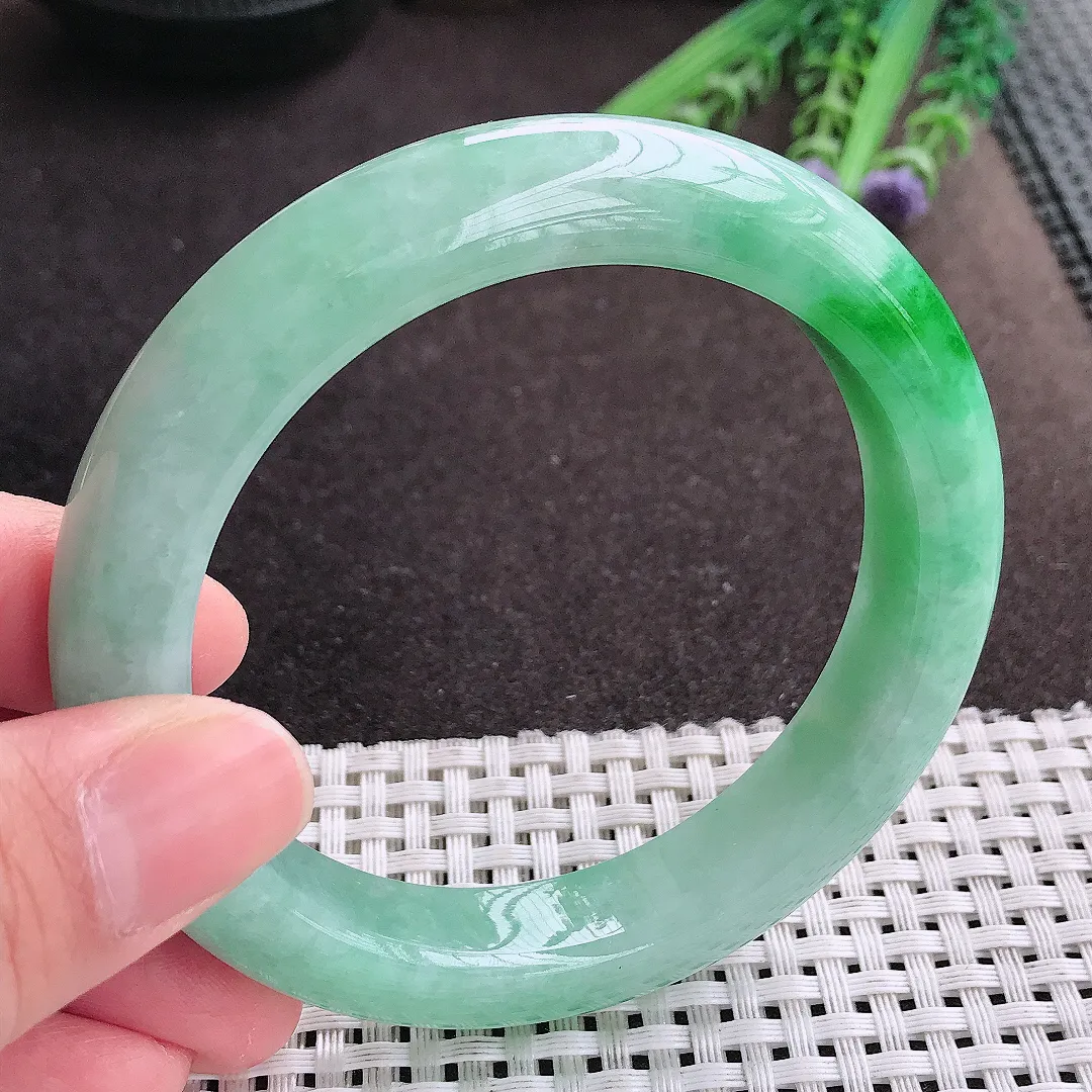 实拍A货翡翠60/12.3/9老坑精美满绿飘阳绿手镯宽边翡翠玉镯女款