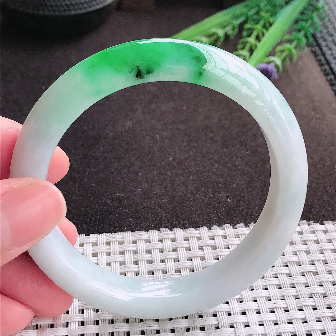 实拍A货翡翠59/11.9/9.1老坑精美辣阳绿手镯宽边翡翠玉镯女款