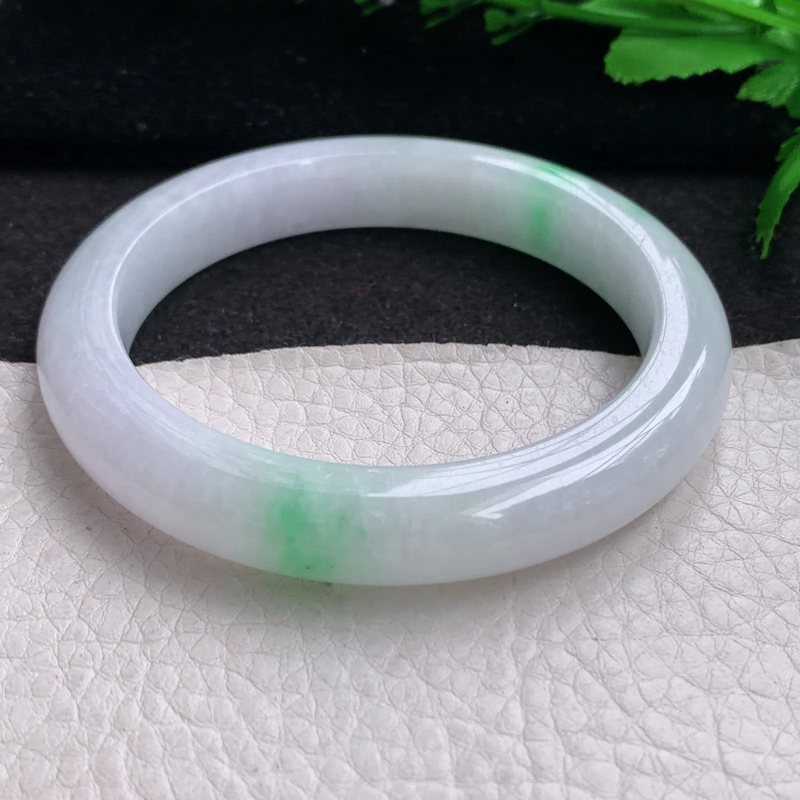 yh实拍57.5*10.5*9.5平安镯 缅甸翡翠精美白底青水润宽边玉手镯 玉手环