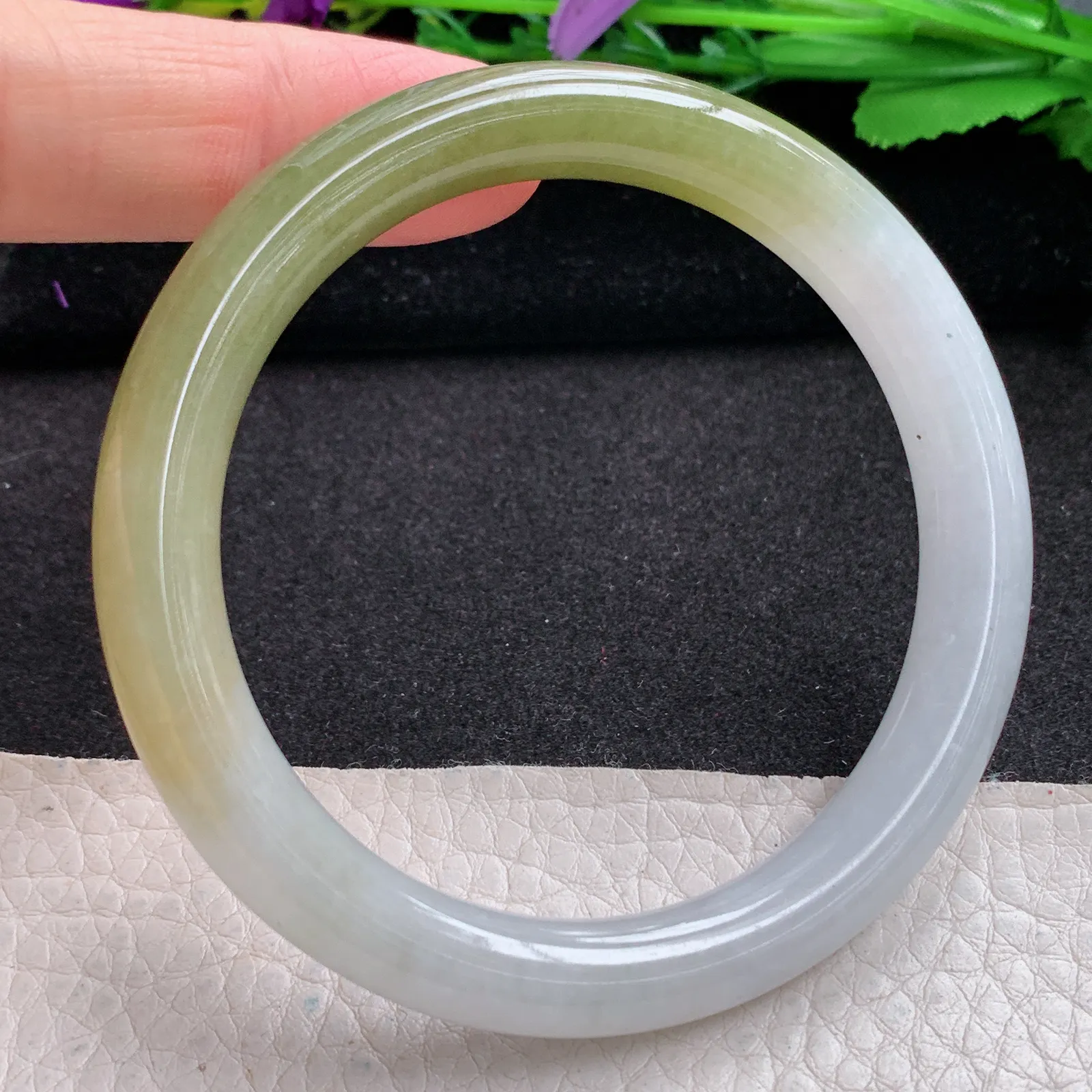 z实拍55*8.5美人镯 缅甸翡翠精美冰双彩秀气圆条玉手镯 叮当镯