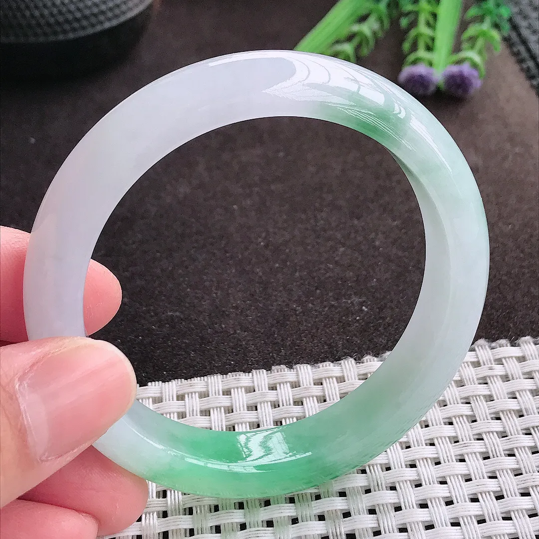 实拍A货翡翠55/12/8.1老坑冰胶水灵冰晴甜绿手镯宽边翡翠玉镯女款