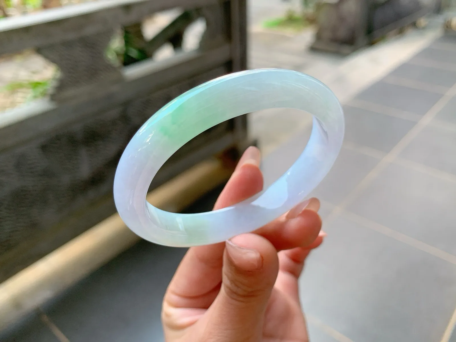 ｜54圈口
冰春彩贵妃手镯，颜色清雅高贵，知性迷人，冰冰润润的，