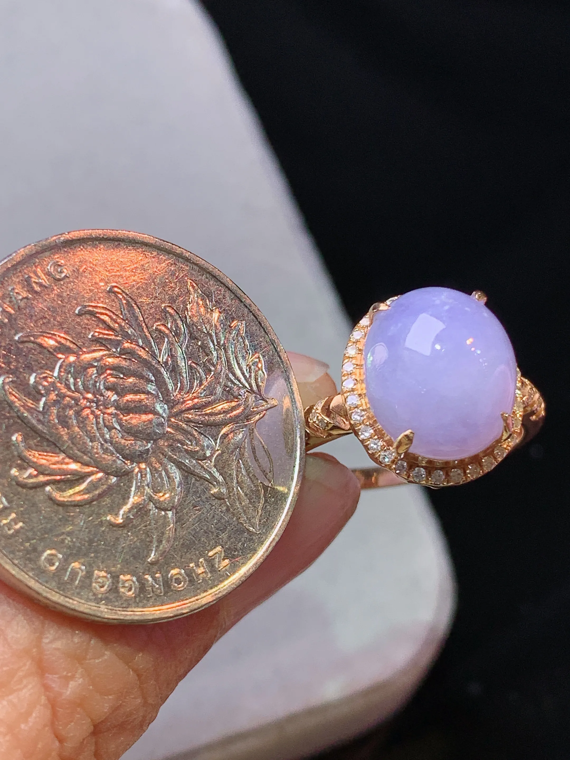 18k金钻镶嵌紫罗兰蛋面戒指 玉质细腻 色泽清新艳丽 圈口13 整体尺寸13.2*11.5*9.6