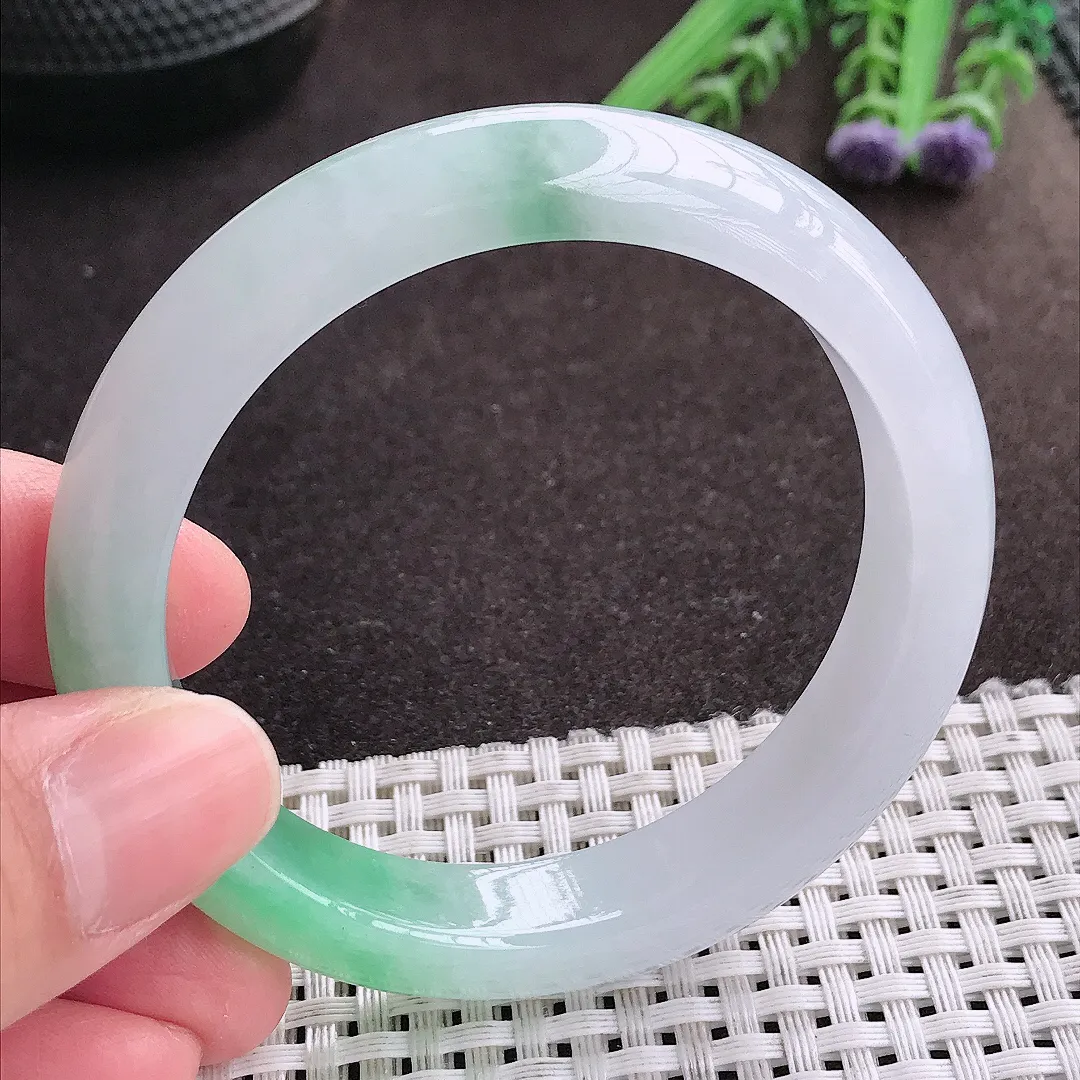 实拍A货翡翠55/12/8.1老坑冰胶水灵冰晴甜绿手镯宽边翡翠玉镯女款