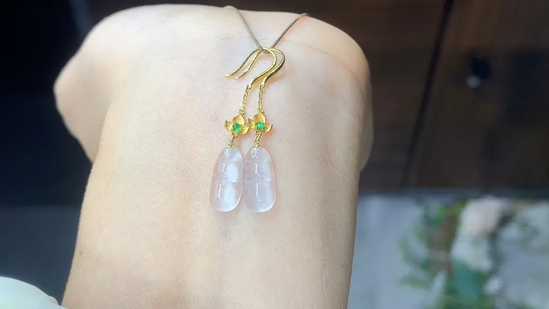 #翠友专拍#️18k玻璃种福豆耳坠，起胶，细腻水润，干净，一刀切，卡整体33.7-12.2-5.7