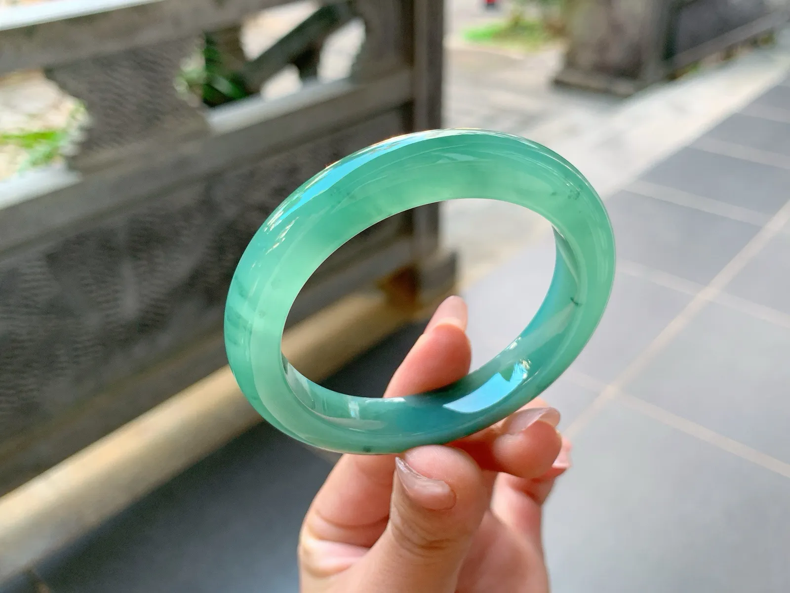 ｜52圈口
满色油青底，油润大方胶润透体，超级养眼，一眼万年的感觉，