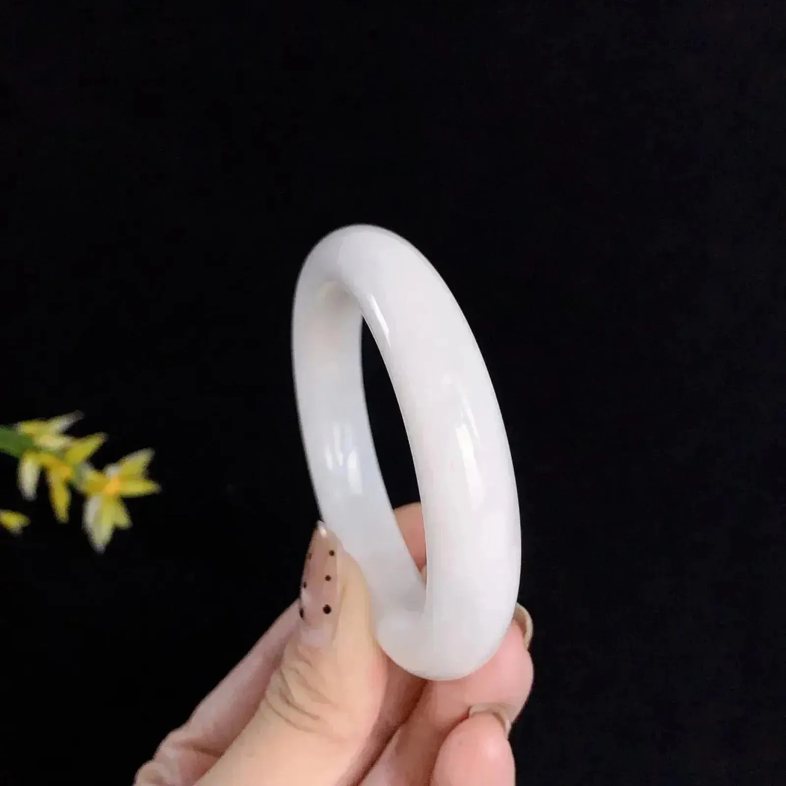 和田玉56.5圈羊脂白手镯！玉质细腻油润 底色纯净 脂粉好，品质高