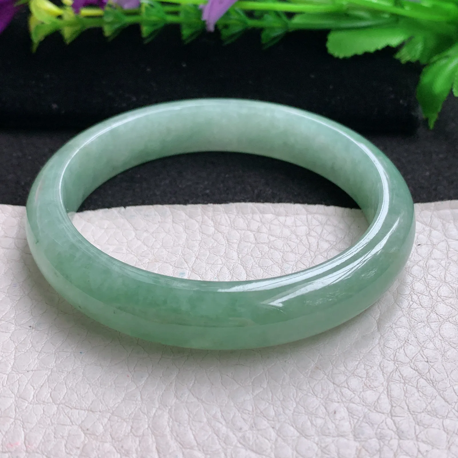 nr大圈口60*12.3*7.8平安镯 缅甸翡翠精美油绿胶感？宽边玉手镯 玉手环