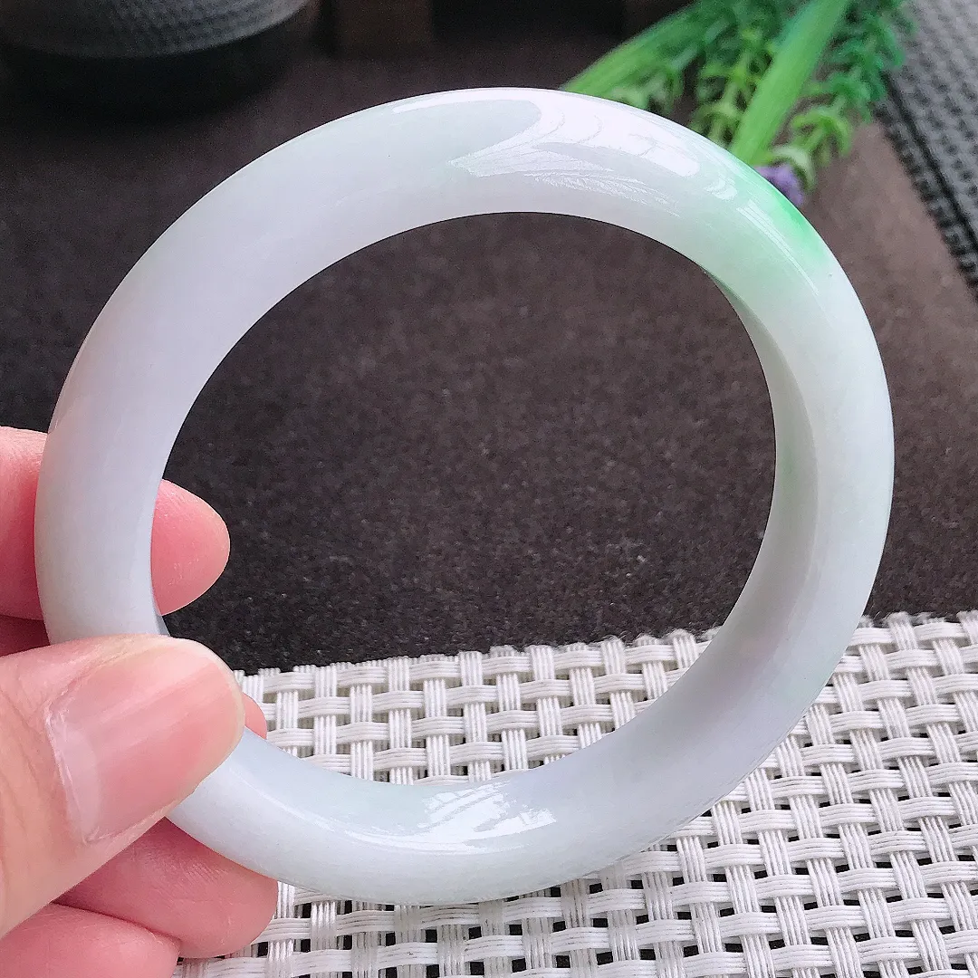 实拍A货翡翠60.5/11.8/9.2老坑精美冰润飘绿手镯宽边翡翠玉镯女款