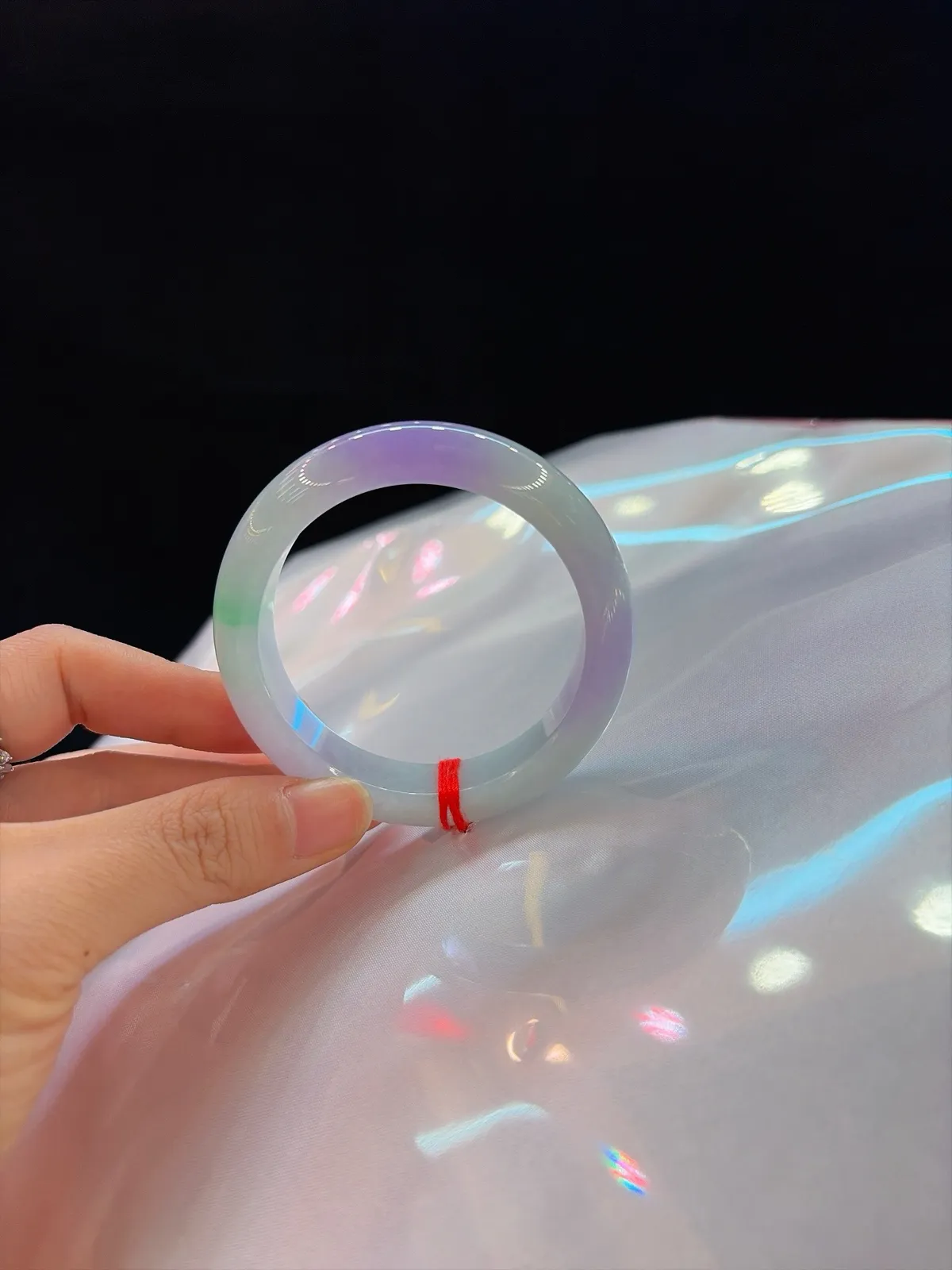 ｜51圈口
【浓春彩·娇艳款】
“春彩浓艳锁清辉，底妆细腻见真章，小圈口的心动之选”
——艳而不妖，自成格调。
规格【51/13/8.2】