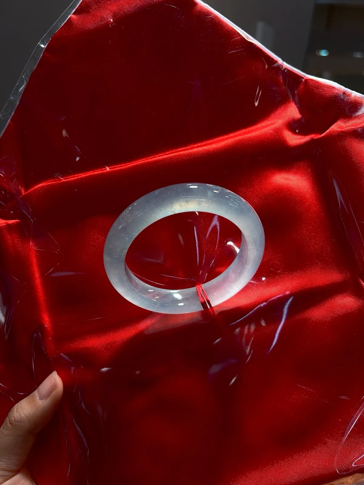 ｜54圈口
冰蓝调冰冰镯｜
【寒光起钢·冷艳款】
“冰蓝漾腕间，起钢寒光射，一抹清冽风骨，胜过万千俗艳”
——清冷入骨，自带锋芒
规格【54.6/12.5/9.5】