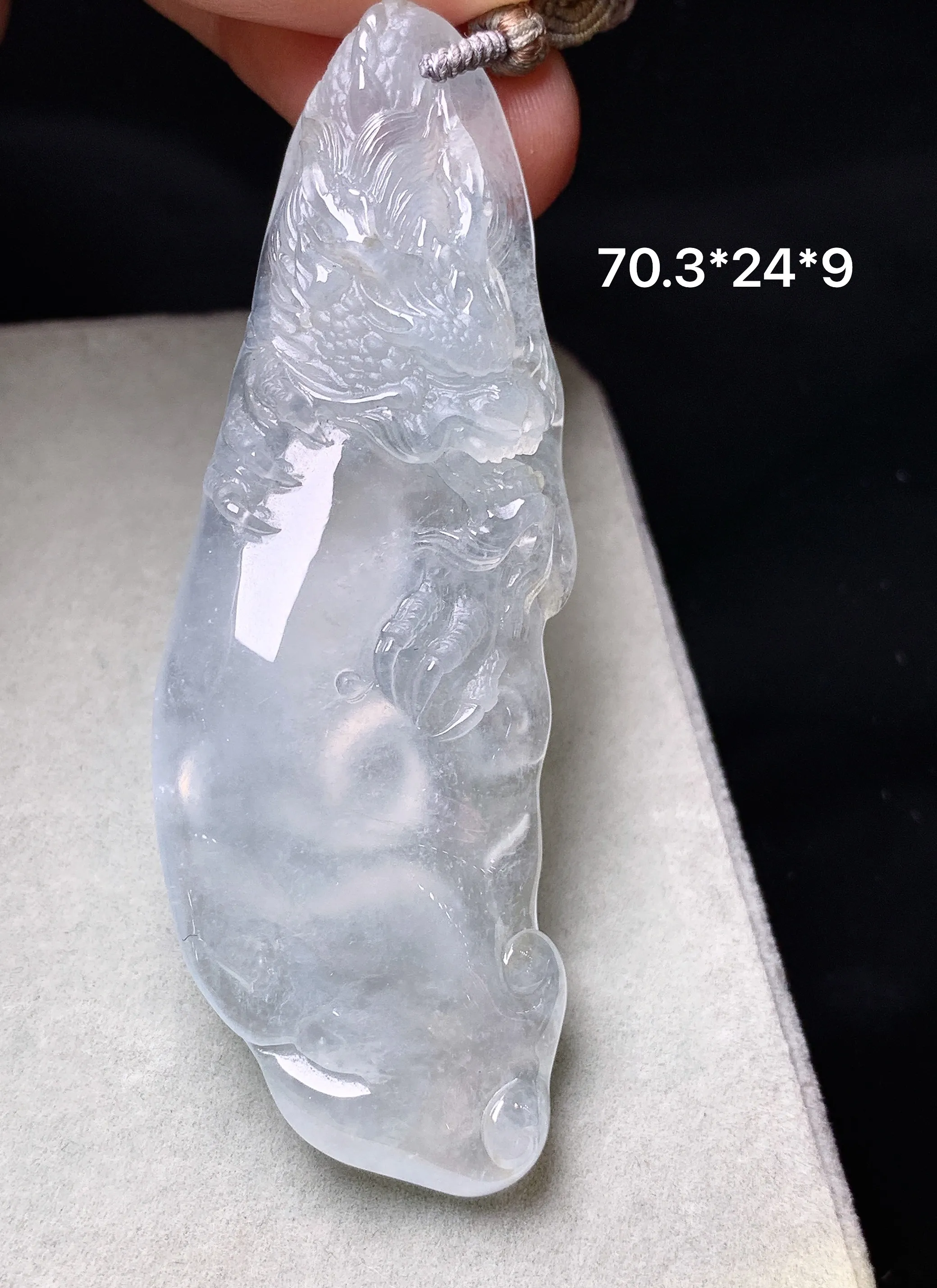 冰种龙牌吊坠 玉质细腻 色泽清新艳丽 整体尺寸70.3*24*9