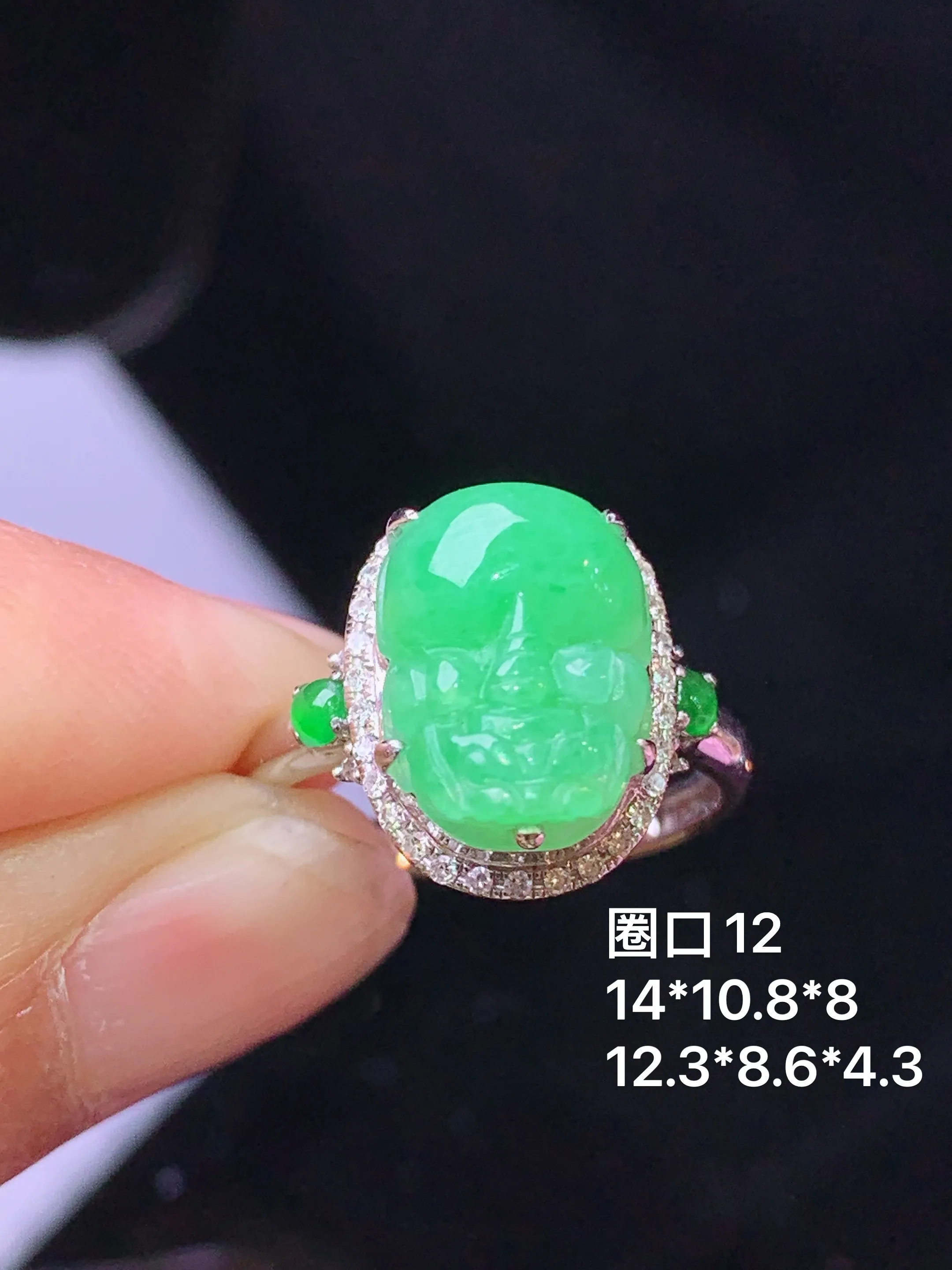 18k金钻镶嵌翠绿貔貅 玉质细腻 色泽清新艳丽 圈口12 整体尺寸14*10.8*8