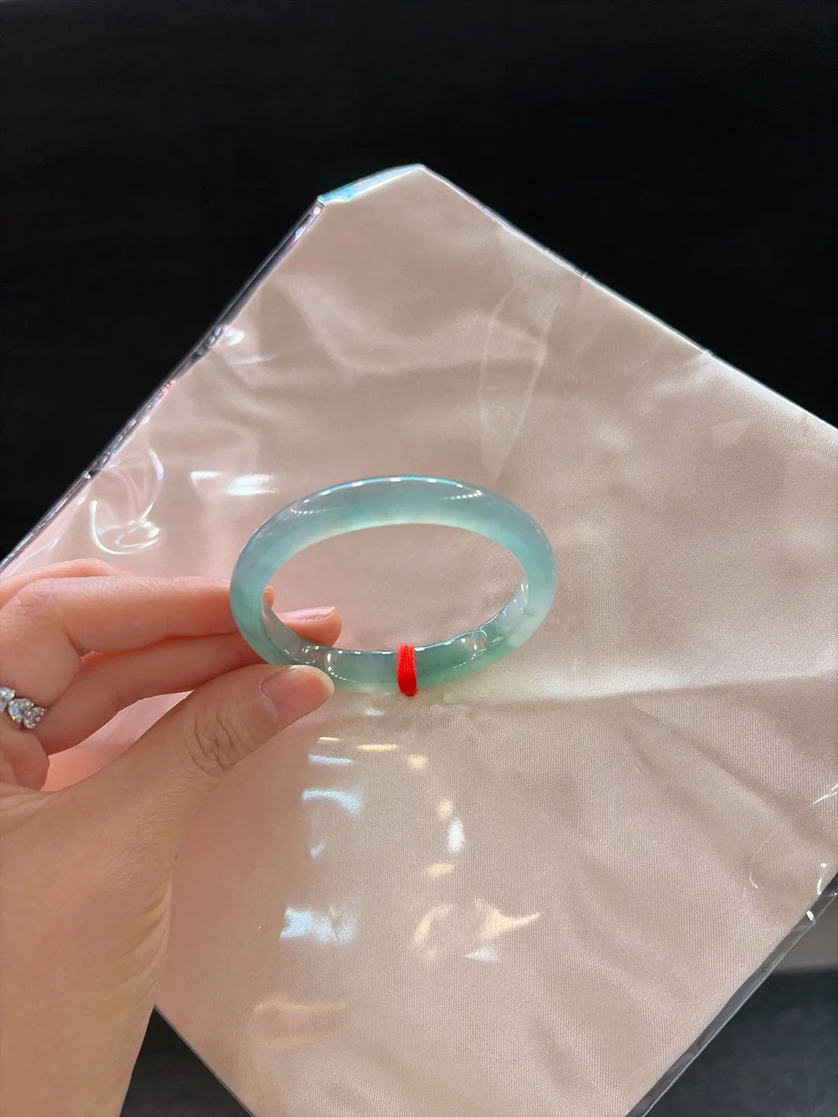 ｜52圈口
【冰冰小贵妃·半山水款】
“种好起光漾清辉，半山水色腕间绕，秀气灵动藏不住”
——小手