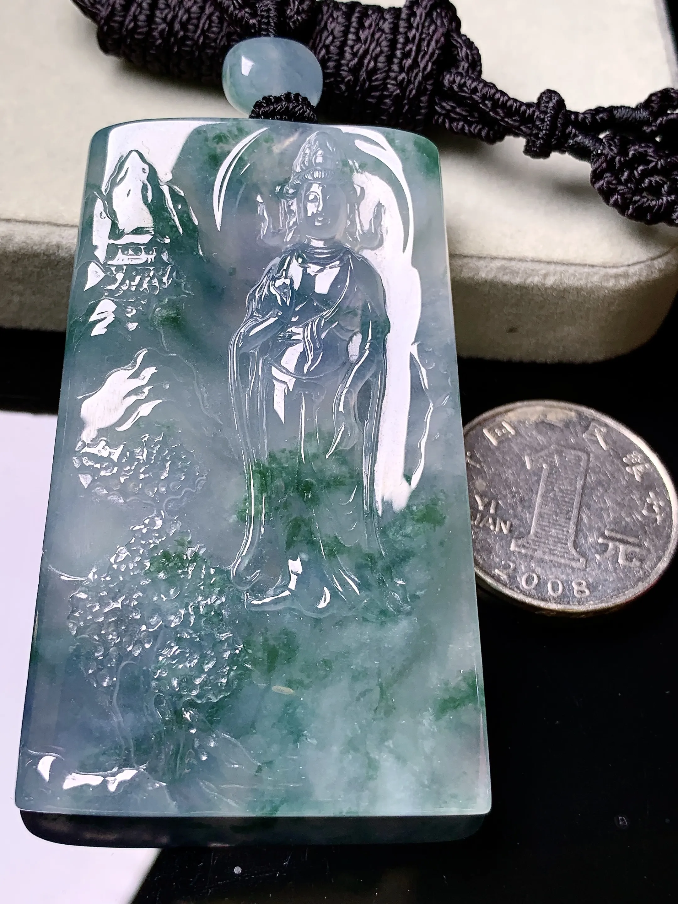 冰种飘绿观音菩萨吊坠 玉质细腻 色泽清新艳丽 整体尺寸63.8*40.8*5.8