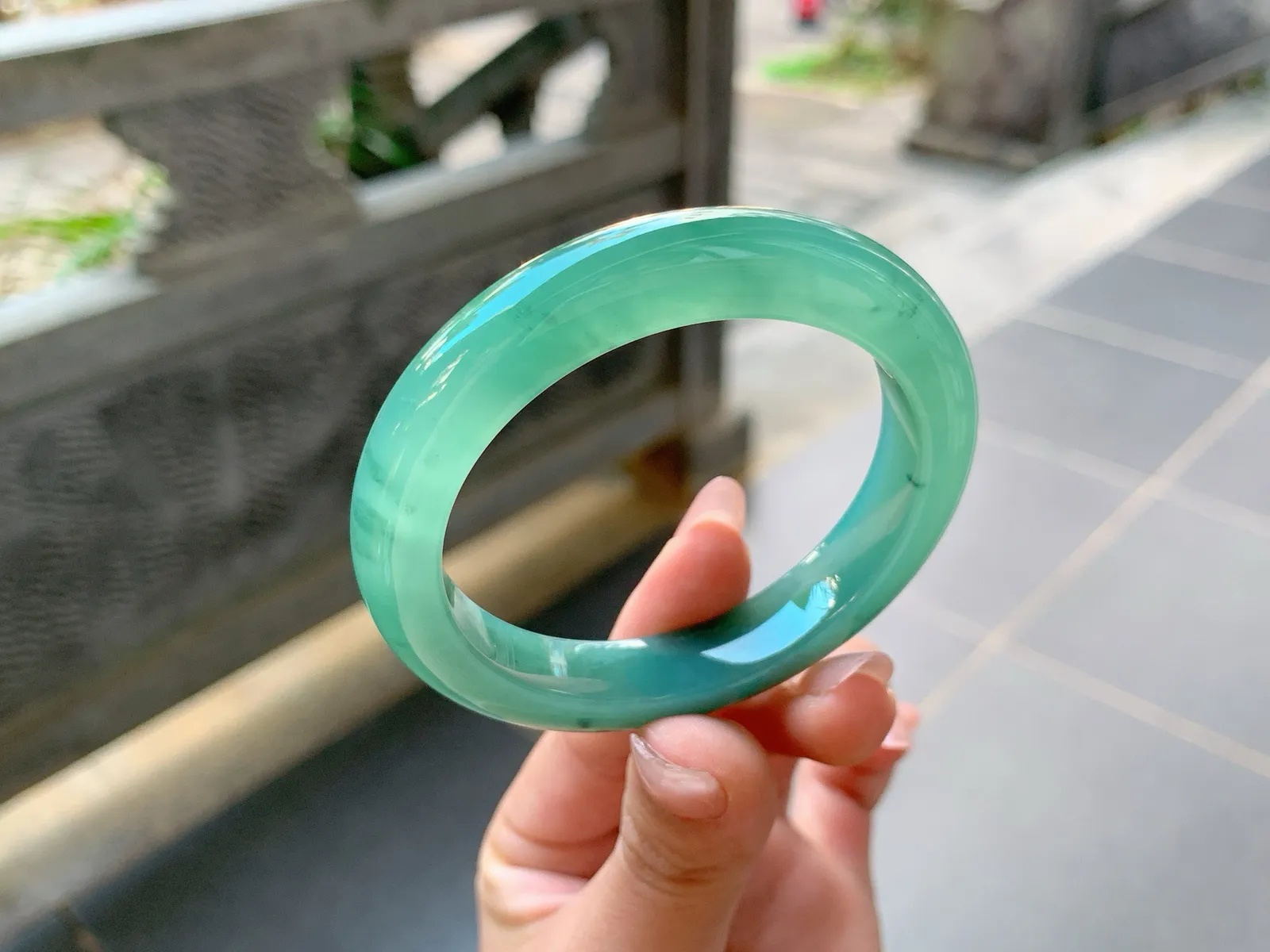 ｜52圈口
满色油青底，油润大方胶润透体，超级养眼，一眼万年的感觉，