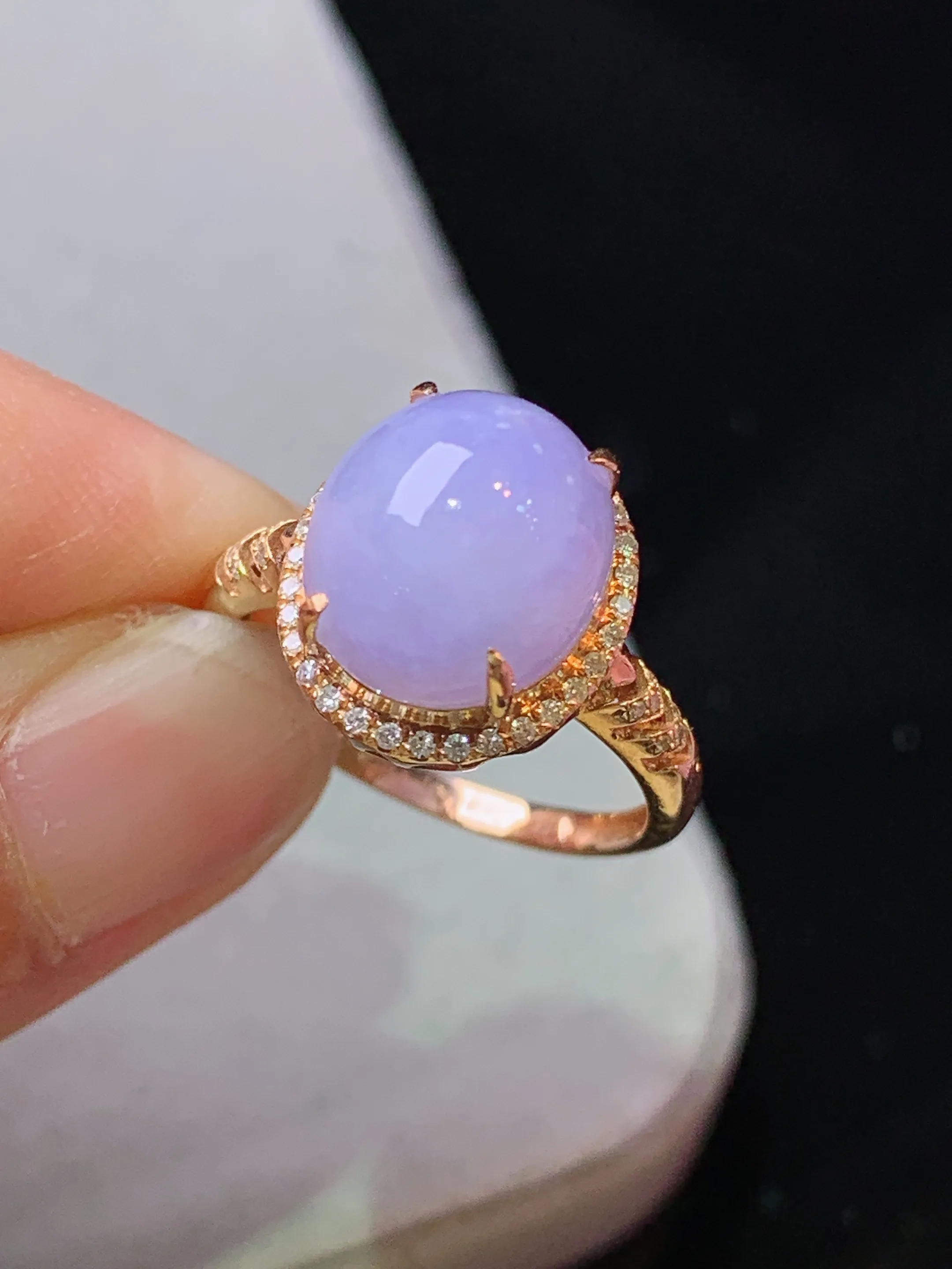 18k金钻镶嵌紫罗兰蛋面戒指 玉质细腻 色泽清新艳丽 圈口13 整体尺寸13.2*11.5*9.6