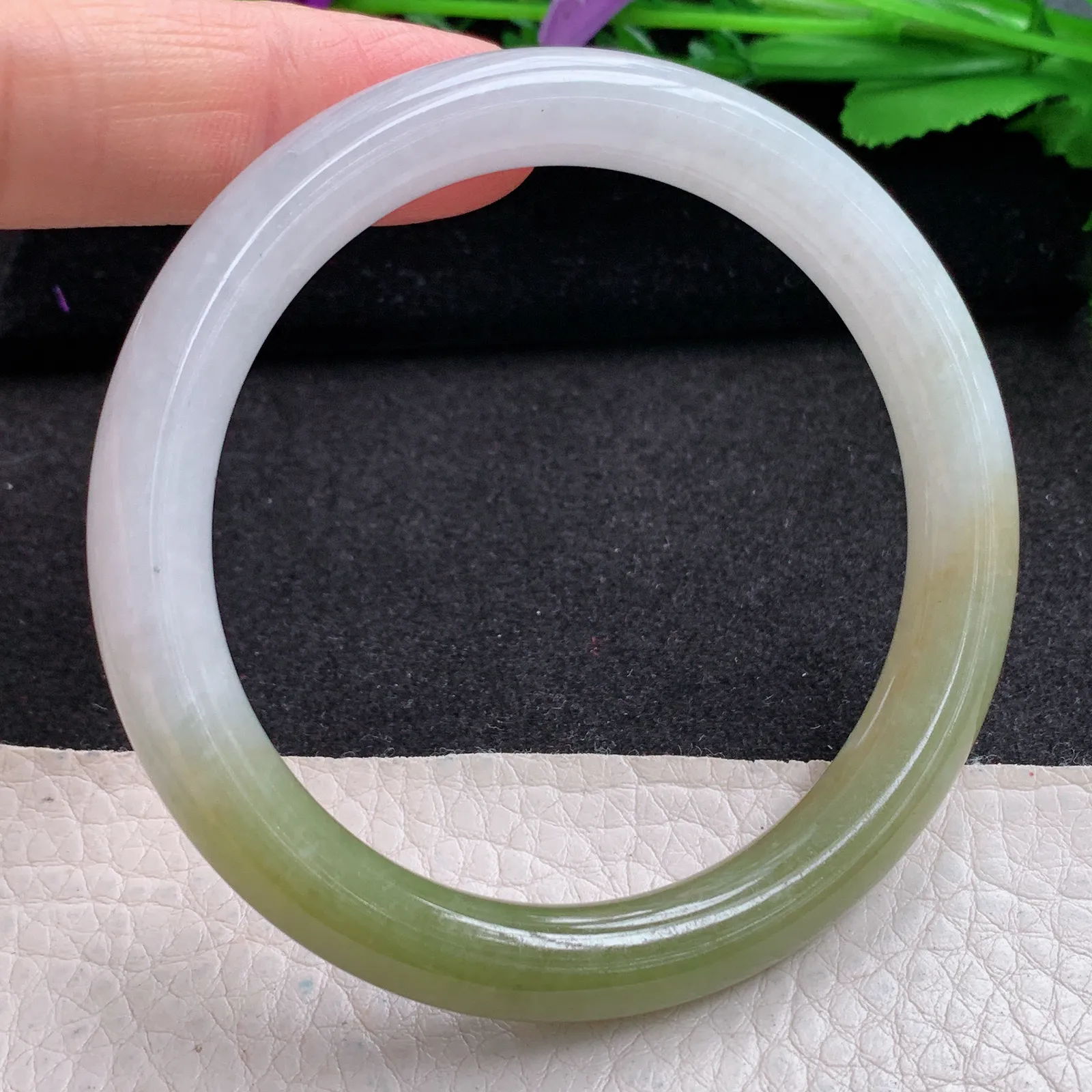 z实拍55*8.5美人镯 缅甸翡翠精美冰双彩秀气圆条玉手镯 叮当镯