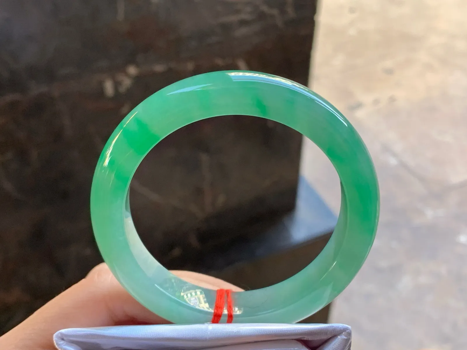 57-12.6-9.5

阳绿色手镯^_^色阳 玉质温润