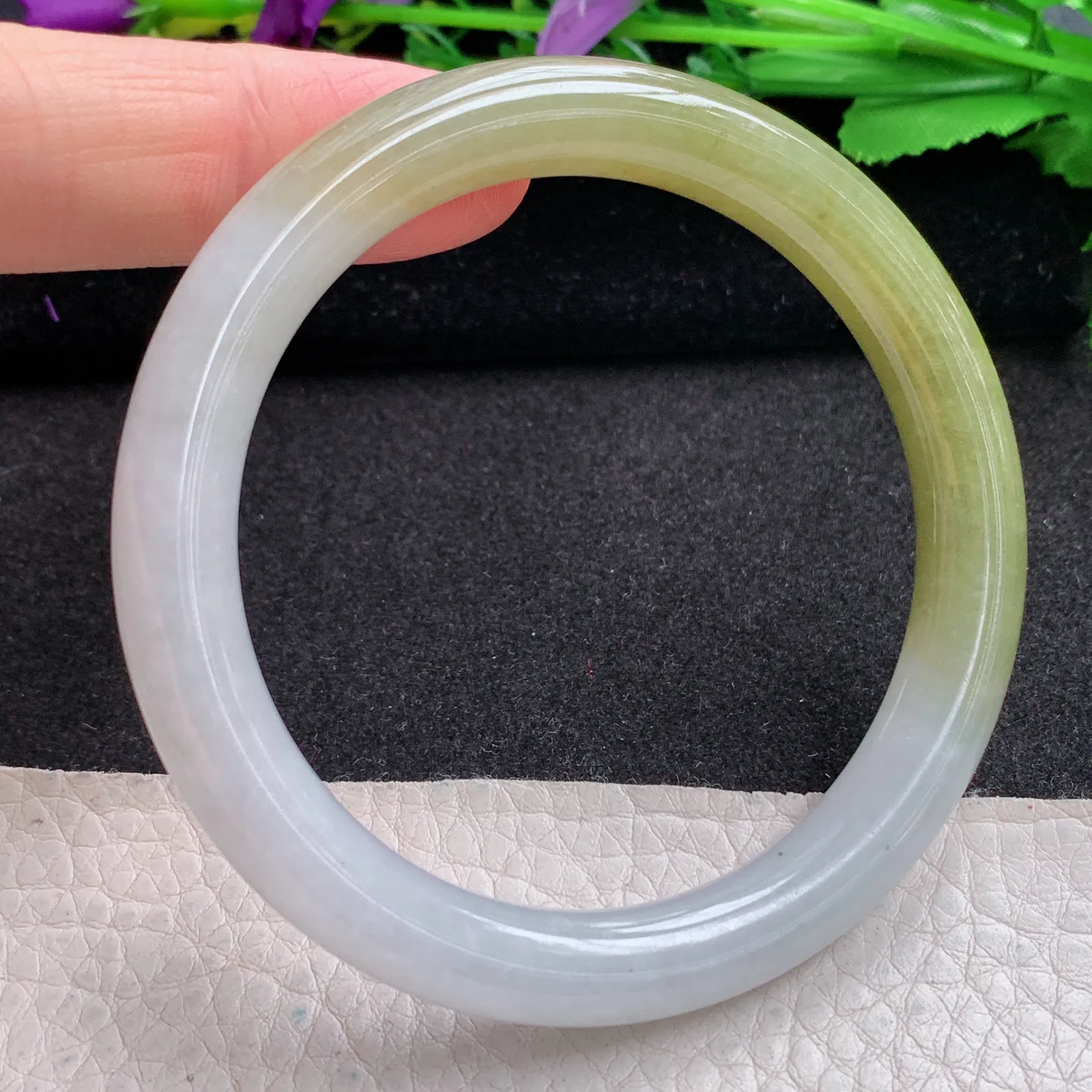 z实拍55*8.5美人镯 缅甸翡翠精美冰双彩秀气圆条玉手镯 叮当镯