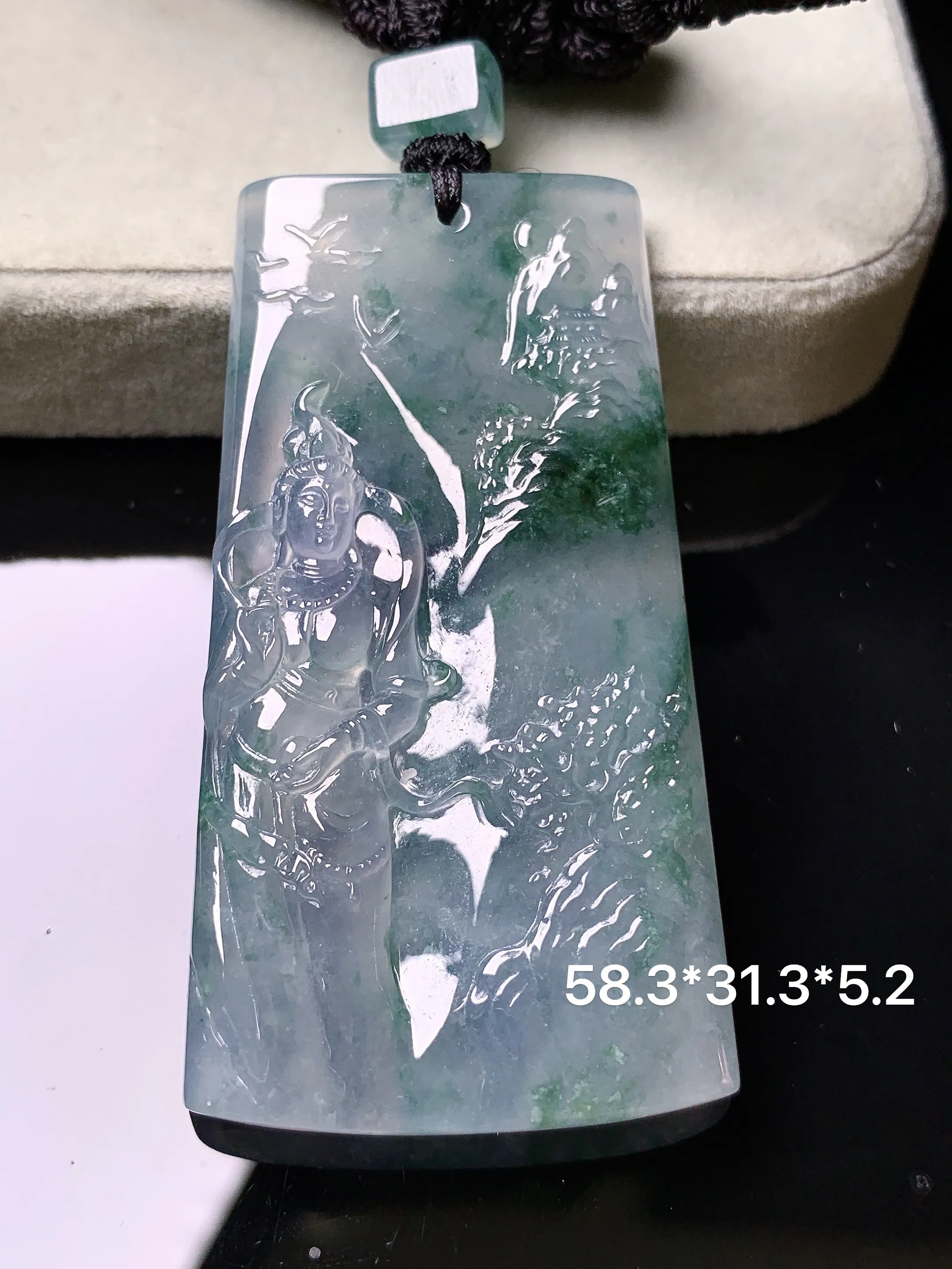 冰种飘绿观音菩萨吊坠 玉质细腻 色泽清新艳丽 整体尺寸58.3*31.3*5.2
