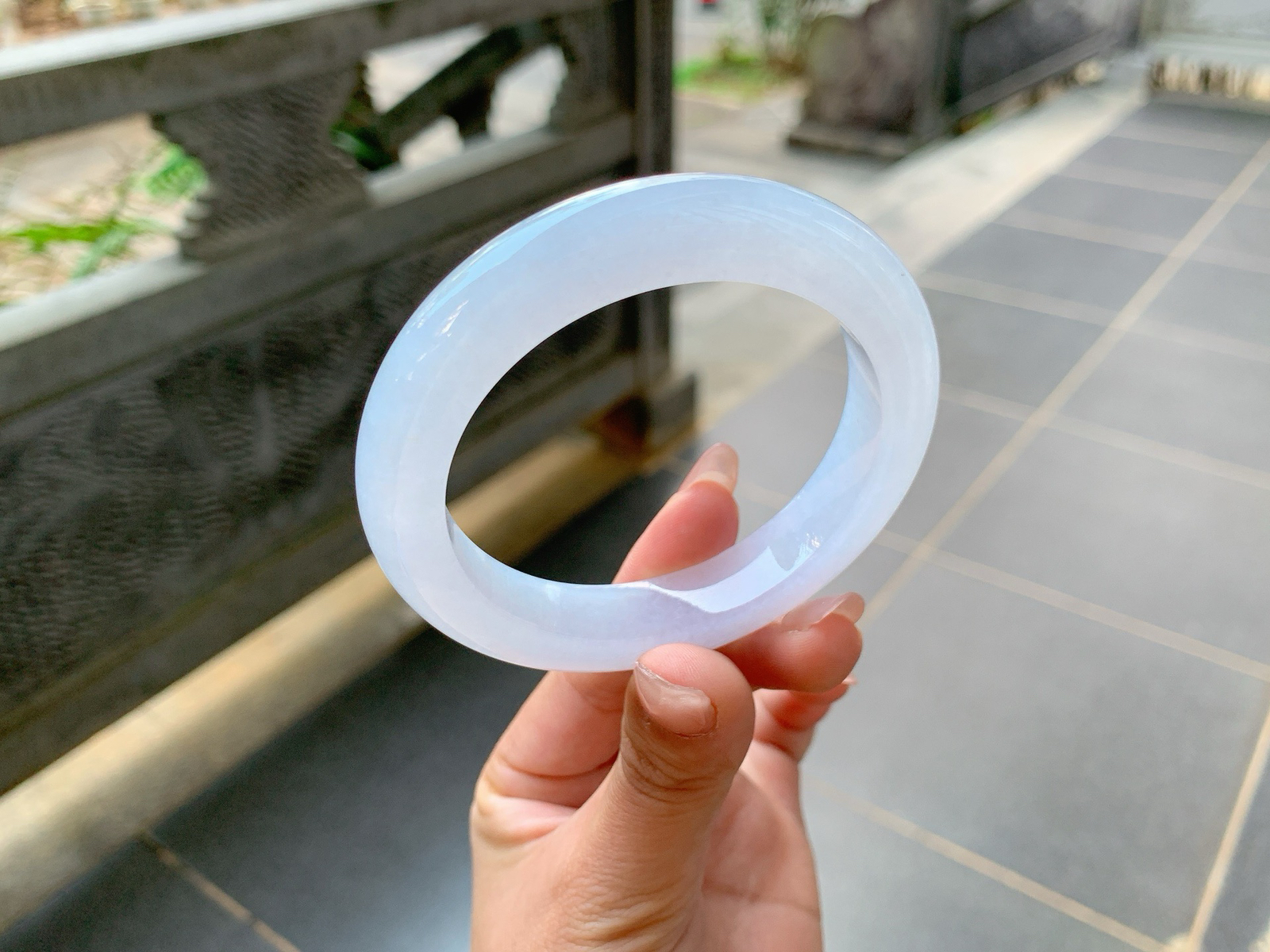 ｜56圈口
白月光，很清透的质地，底妆白净细腻，整体冰冰胶胶的，像一片网纱