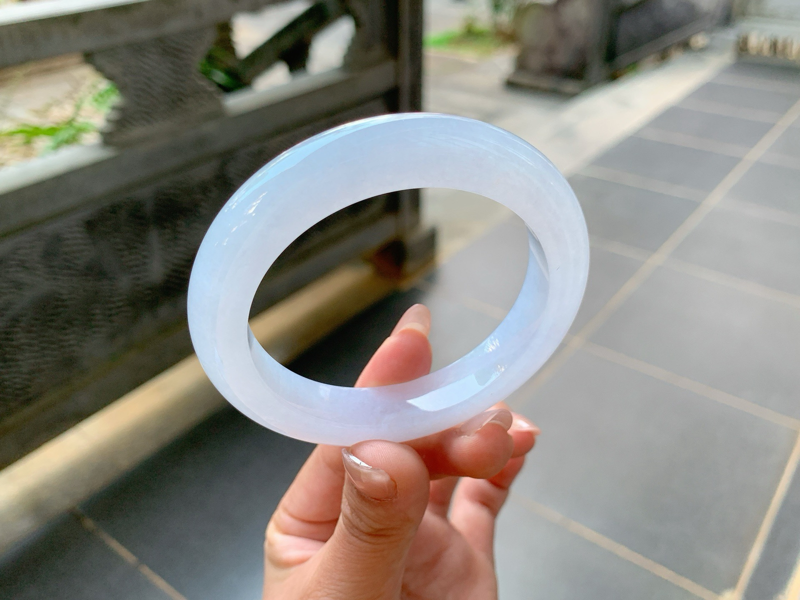 ｜56圈口
白月光，很清透的质地，底妆白净细腻，整体冰冰胶胶的，像一片网纱