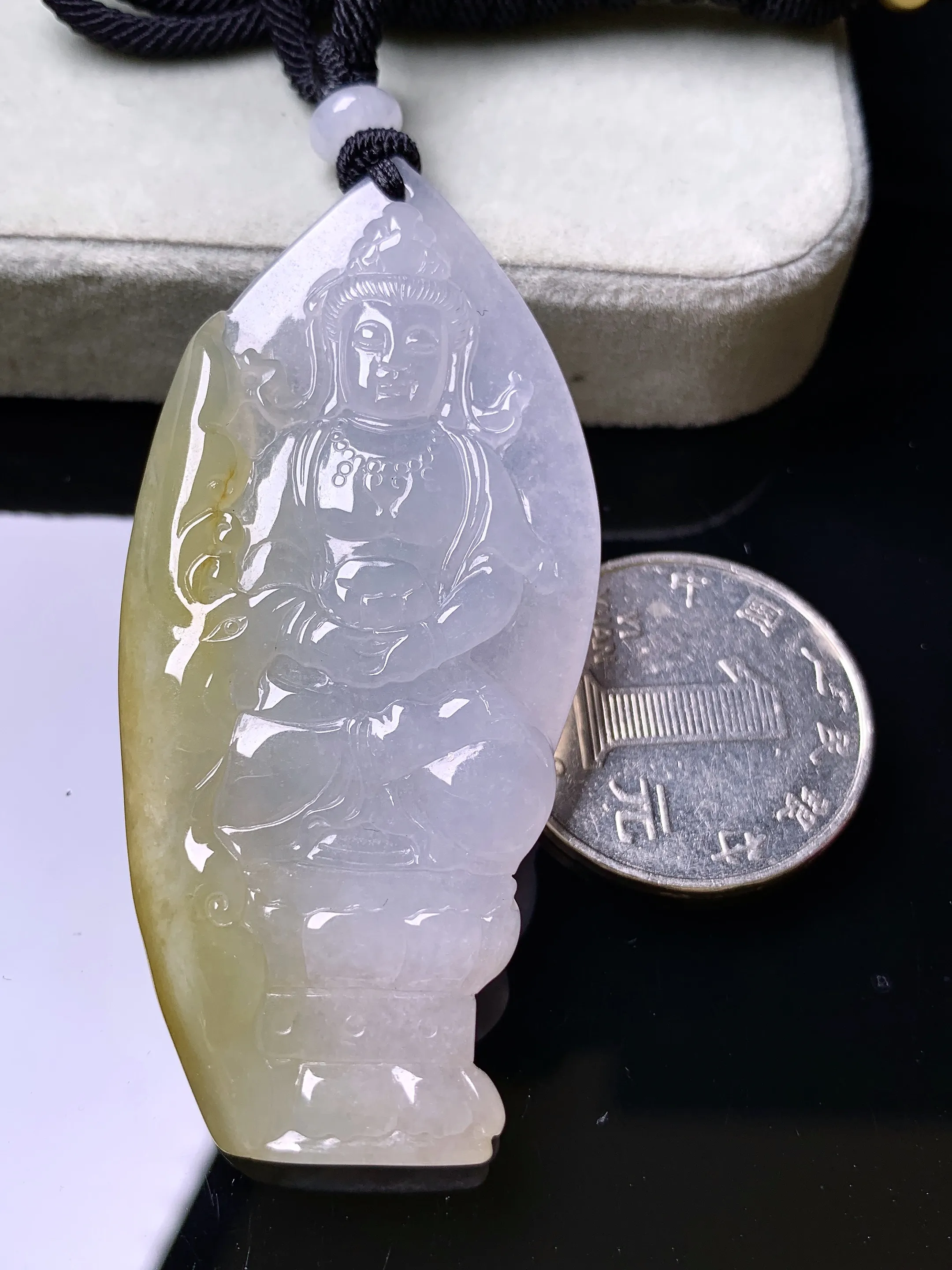 飘黄翡度母观音菩萨吊坠 玉质细腻 色泽清新艳丽 整体尺寸61*29.2*5.5