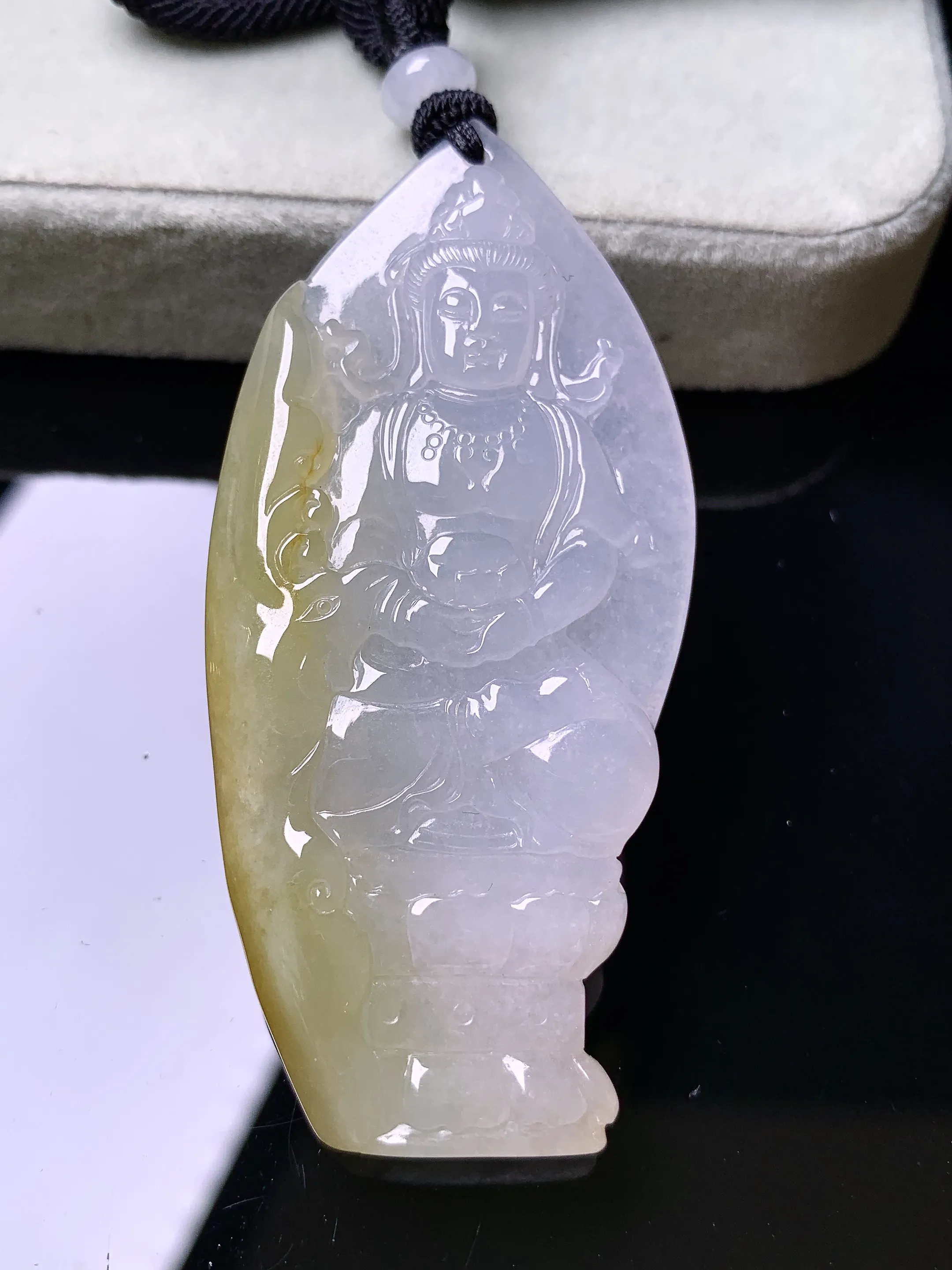 飘黄翡度母观音菩萨吊坠 玉质细腻 色泽清新艳丽 整体尺寸61*29.2*5.5