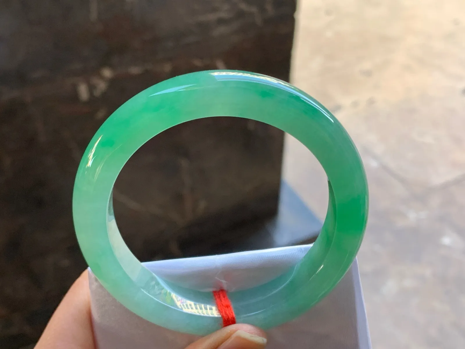 57-12.6-9.5

阳绿色手镯^_^色阳 玉质温润