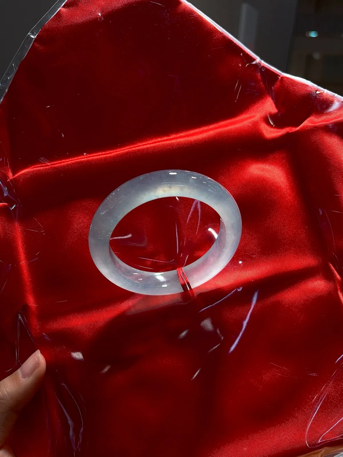 ｜54圈口
冰蓝调冰冰镯｜
【寒光起钢·冷艳款】
“冰蓝漾腕间，起钢寒光射，一抹清冽风骨，胜过万千俗艳”
——清冷入骨，自带锋芒
规格【54.6/12.5/9.5】