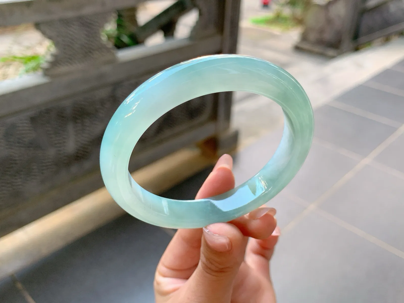 ｜61圈口
冰晴底，颜色清新淡雅，底妆冰润细腻种老胶润，小清新的风格