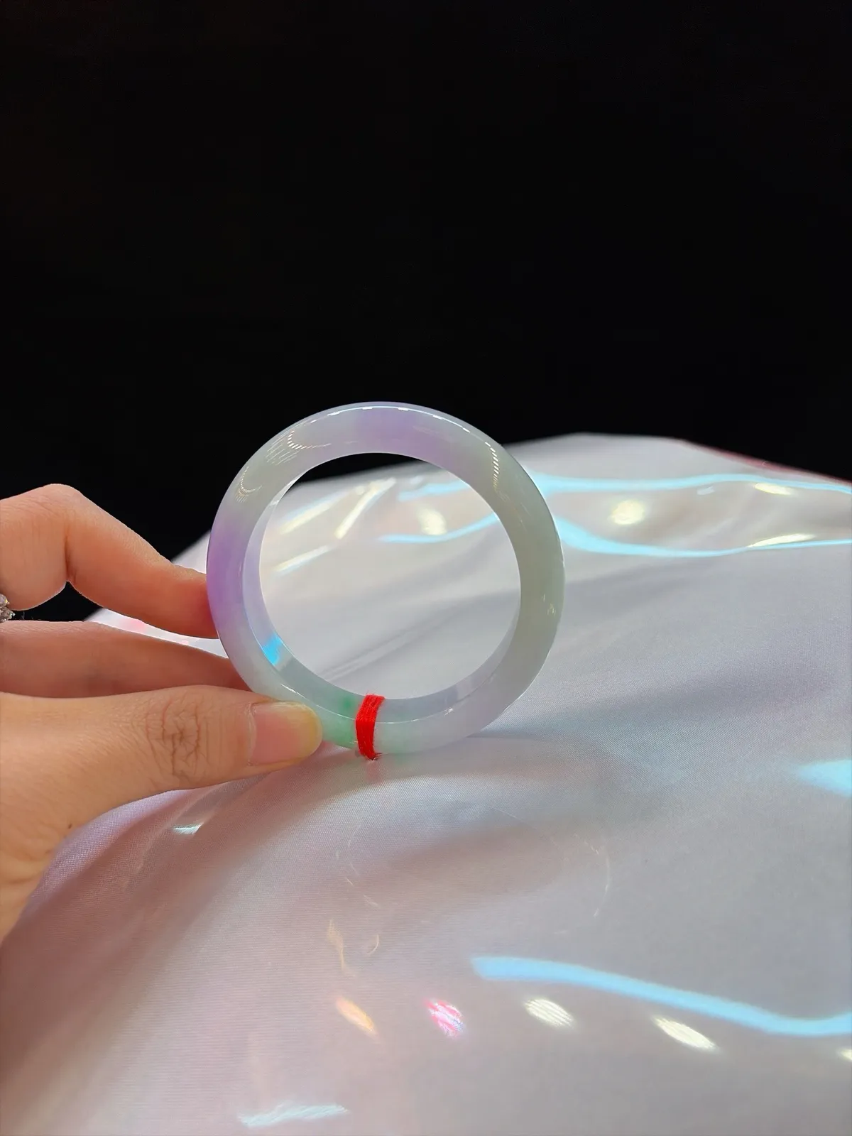 ｜51圈口
【浓春彩·娇艳款】
“春彩浓艳锁清辉，底妆细腻见真章，小圈口的心动之选”
——艳而不妖，自成格调。
规格【51/13/8.2】