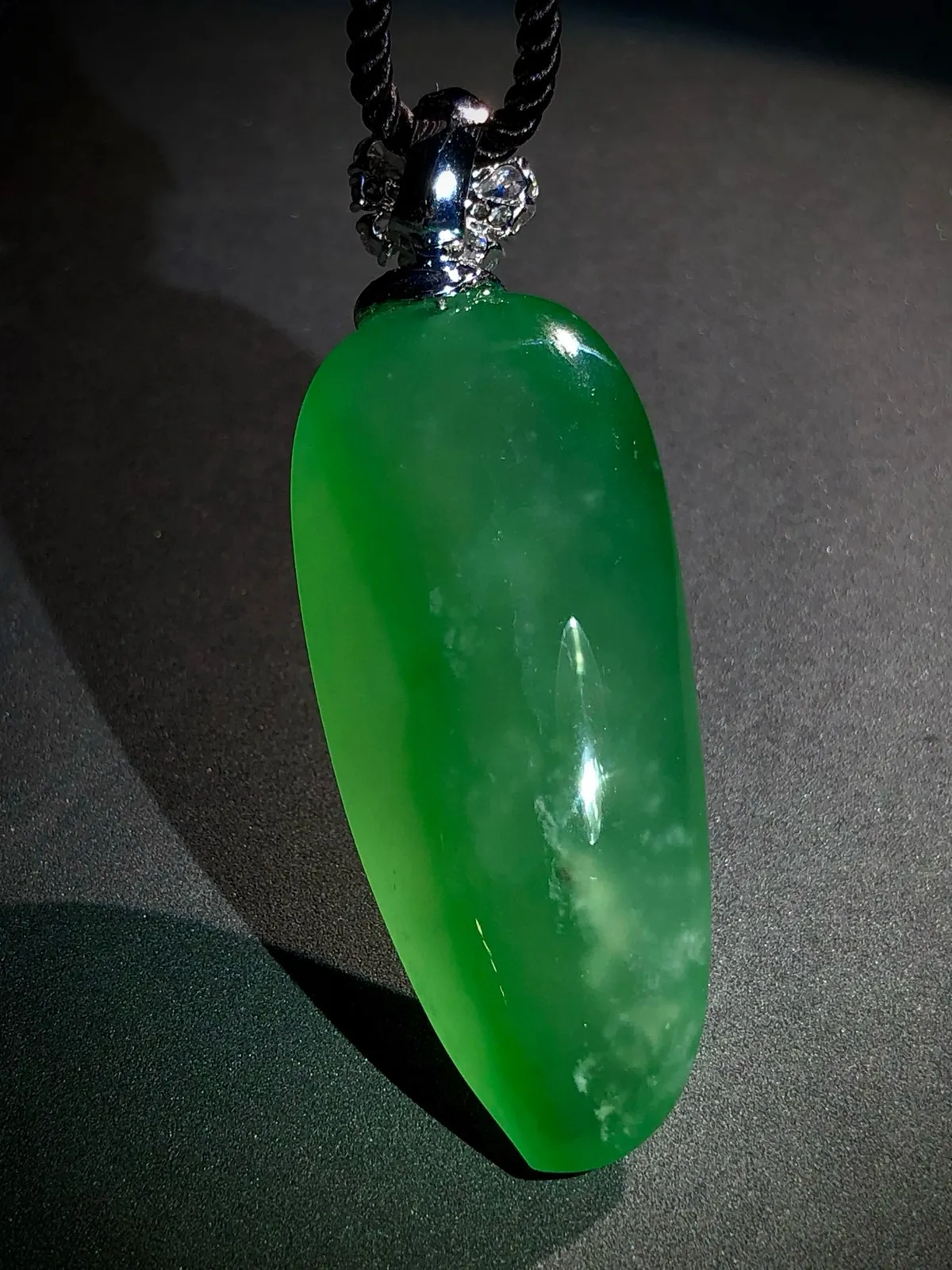 厚装精品福瓜，
裸石44.5-19-11.5mm，
18K金，南非钻，