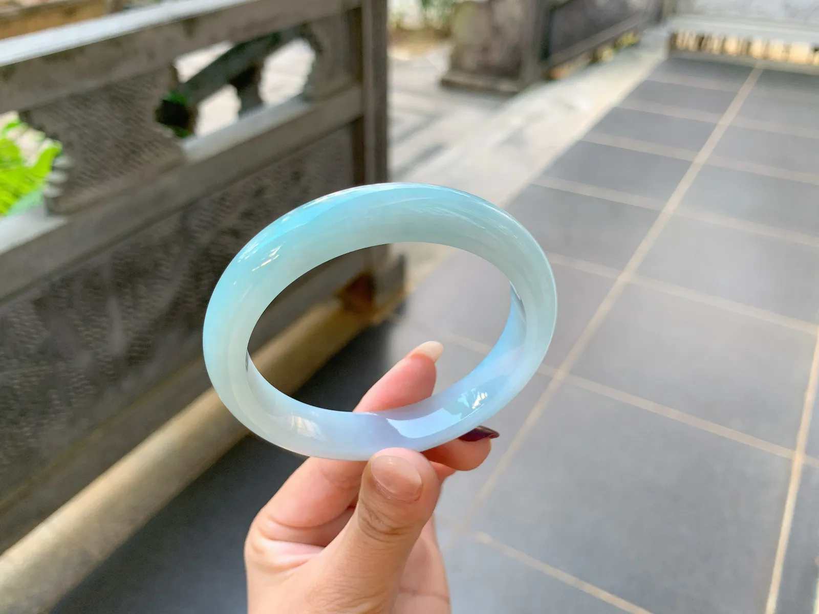 🩶｜59圈口
冰蓝晴，冰冰润润的，底妆细腻干净，与蓝天相伴
编号【01-20-10】