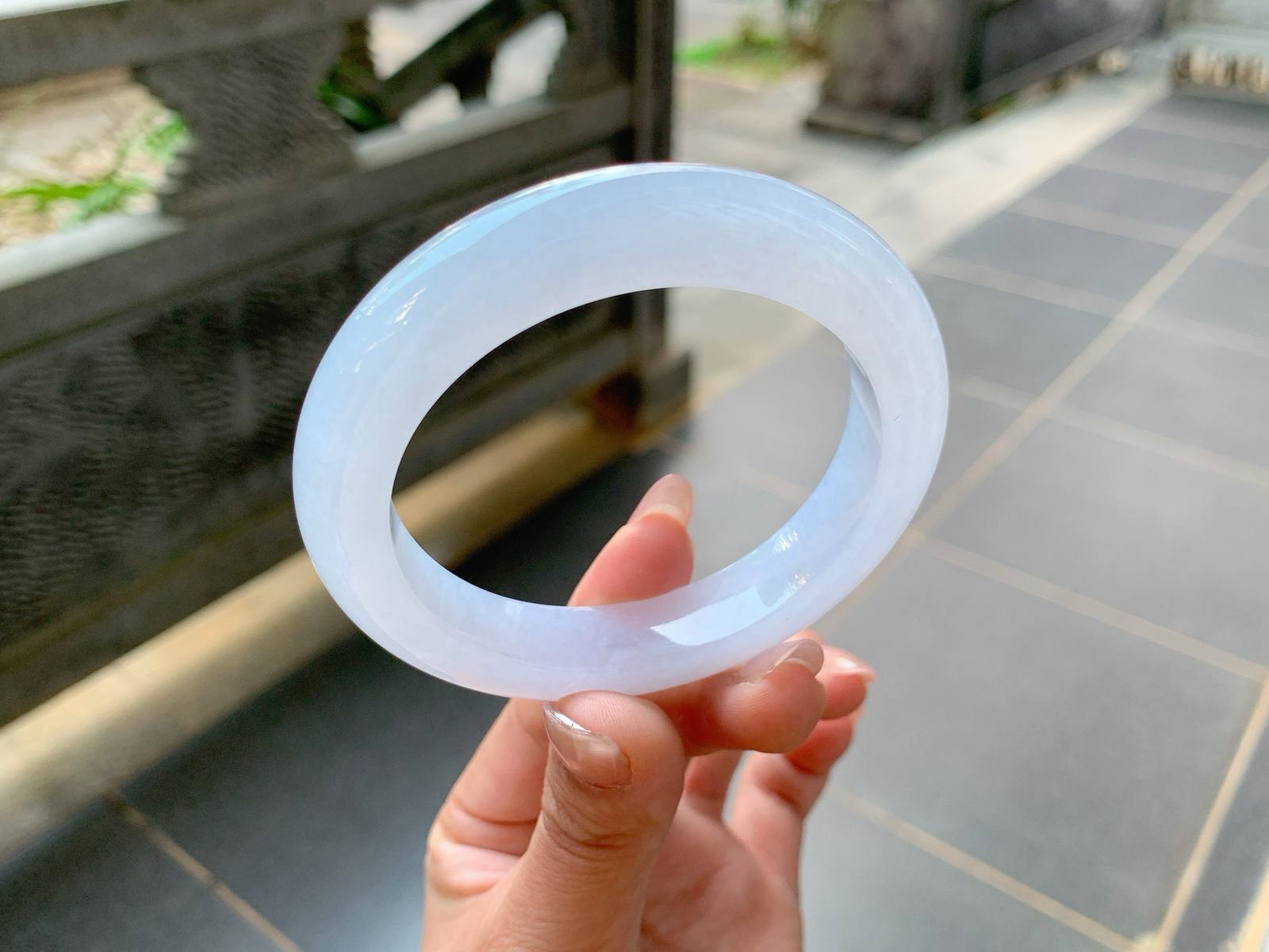 ｜56圈口
白月光，很清透的质地，底妆白净细腻，整体冰冰胶胶的，像一片网纱